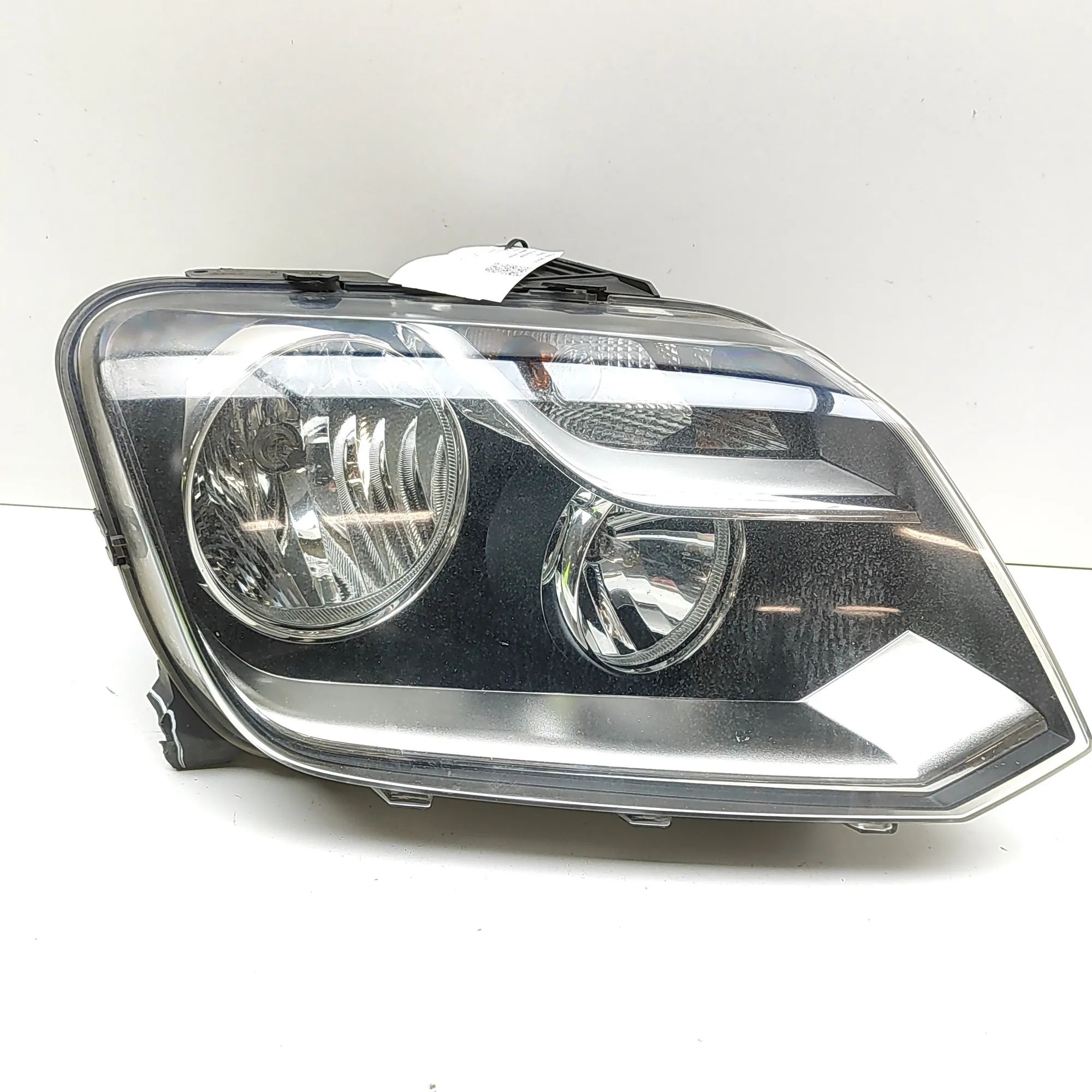 Volkswagen Amarok Front Right Headlight Front Right Headlight — VW AMAROK (2H_, S1B) (2...