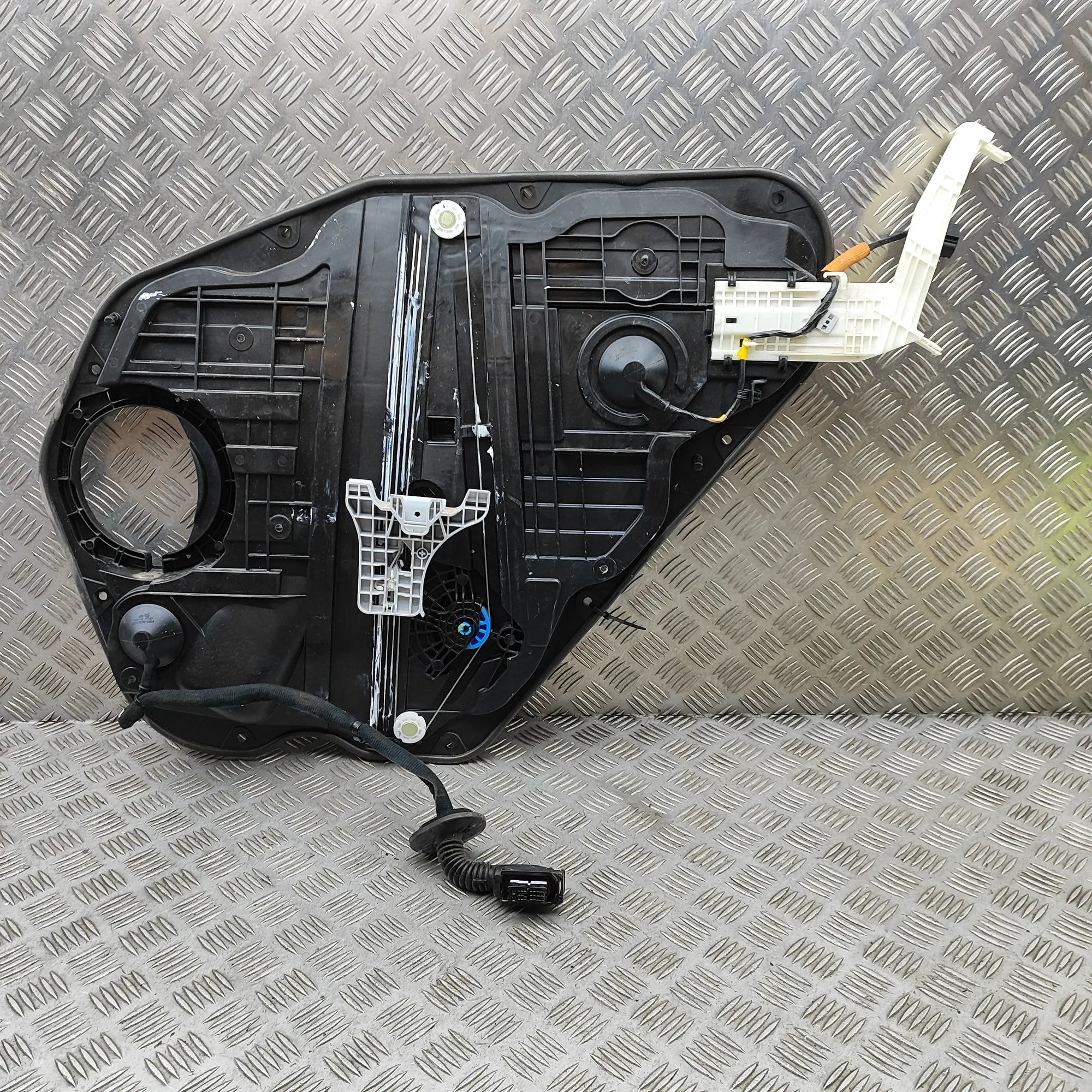 Kia Sorento Rear Left Door Window Regulator Rear Left Door Window Regulator — KIA SORENTO (...