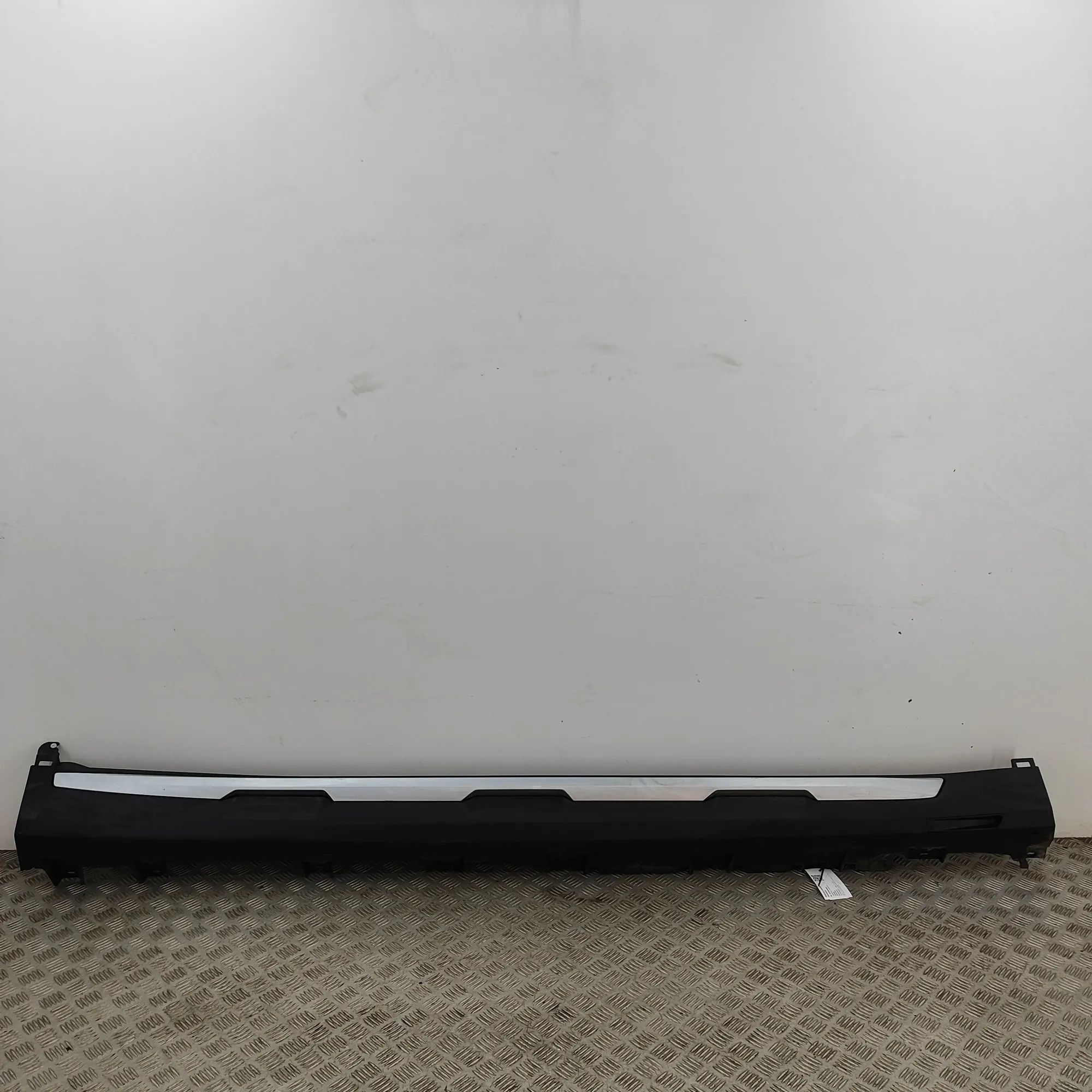 BMW X5 (G05) Right Side Plastic Sideskirt Cover Right Side Plastic Sideskirt Cover — BMW X5 (G0...