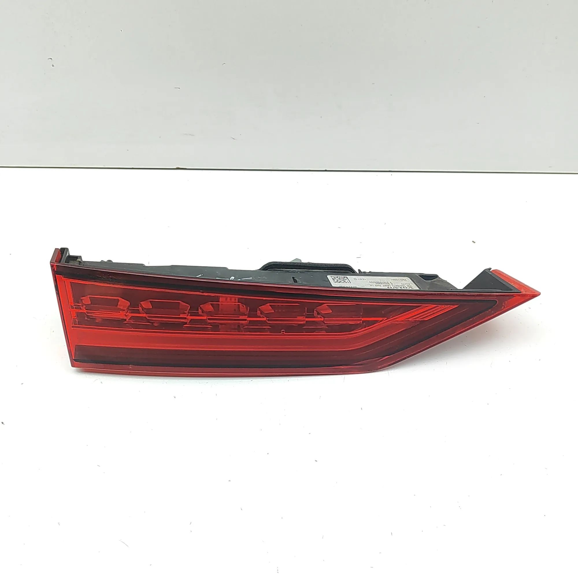 Volvo V60 Left Side Tailgate Tail Light Left Side Tailgate Tail Light — VOLVO V60 (II 2...