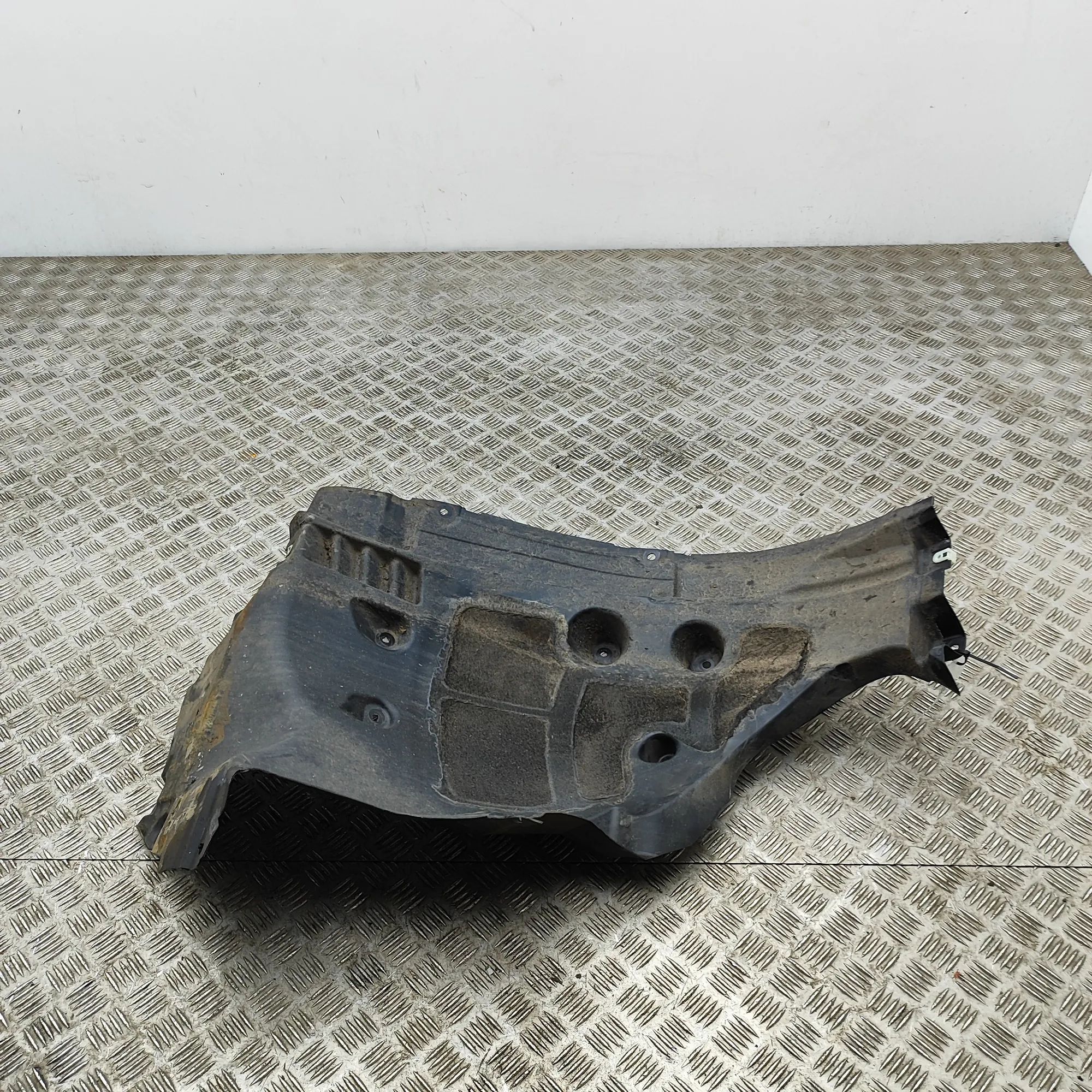 BMW X5 (G05) Wheel arch liner — front — right — rear section Wheel arch liner — front — right — rear section...