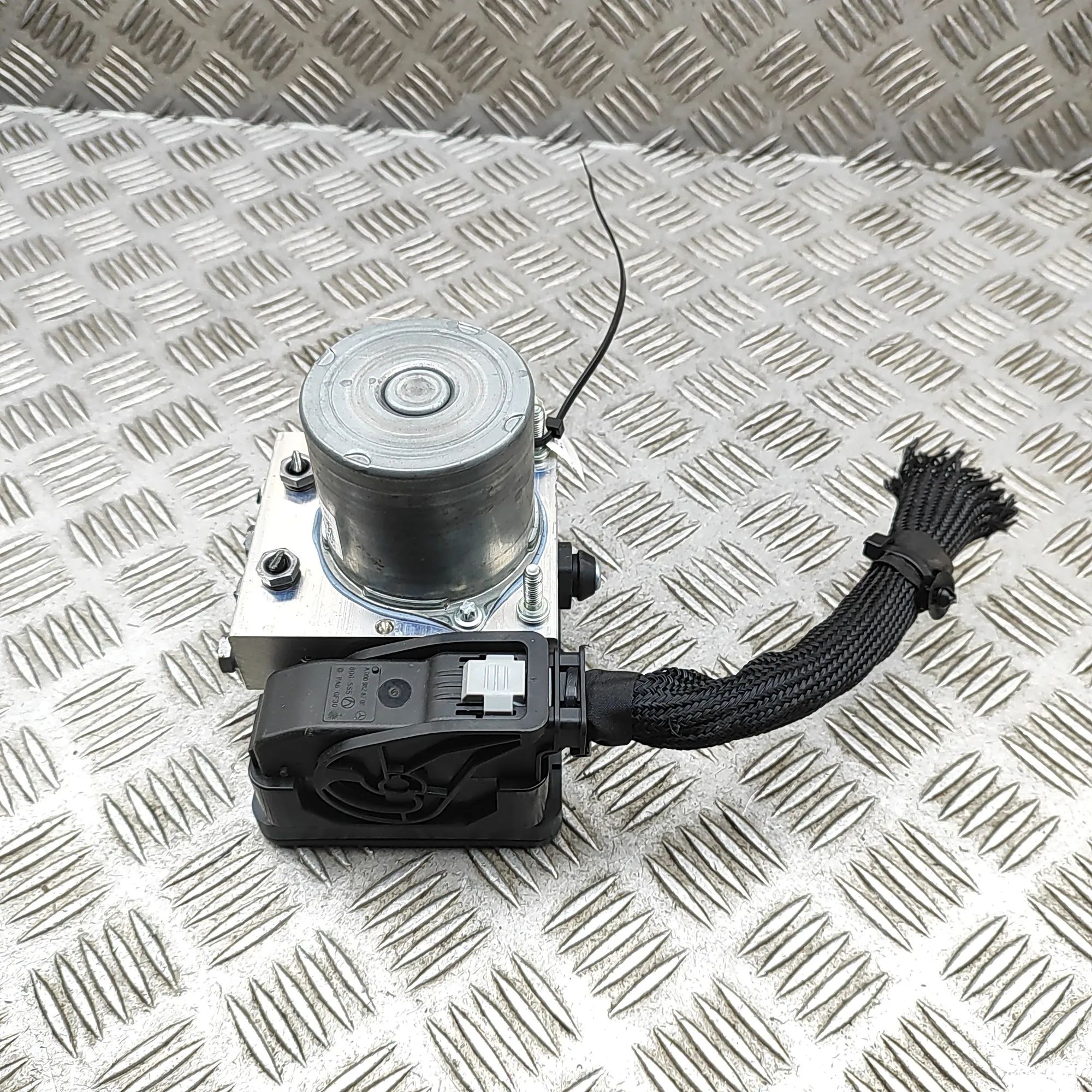 Mercedes-Benz GLA / EQA (H247) ABS hydraulic pump ABS Pump — MERCEDES BENZ GLA (H247) (2020-...) ...