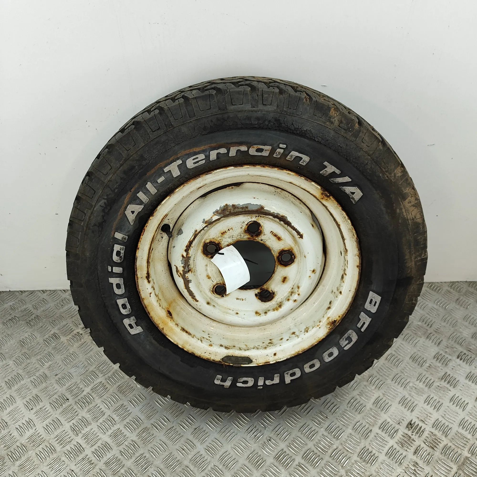 Land Rover Defender Alloy Wheel Alloy wheel — LAND ROVER DEFENDER (L315 Station...