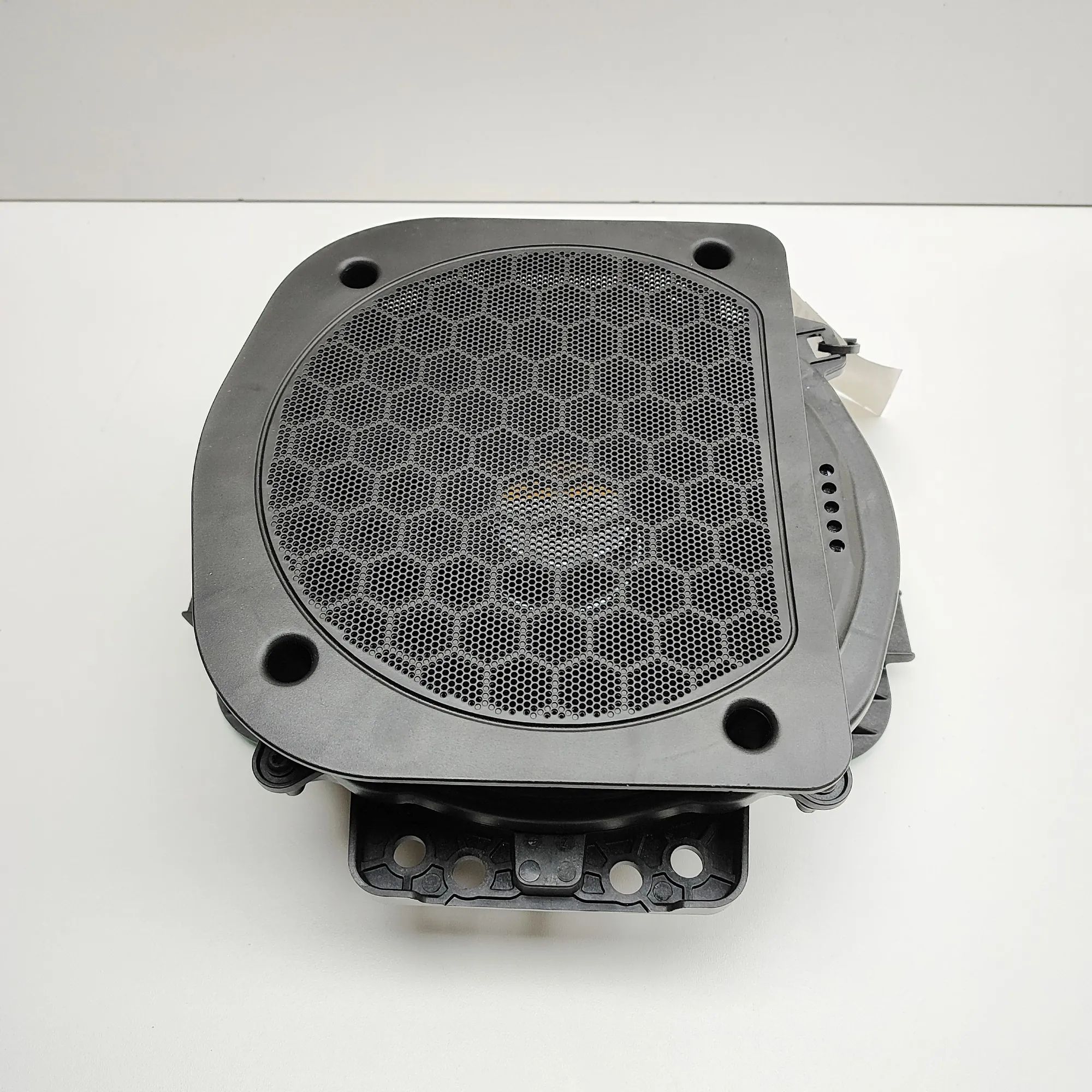 BMW X5 (G05) Floor subwoofer — left Floor subwoofer — left — BMW X5 (G05) (2018-......