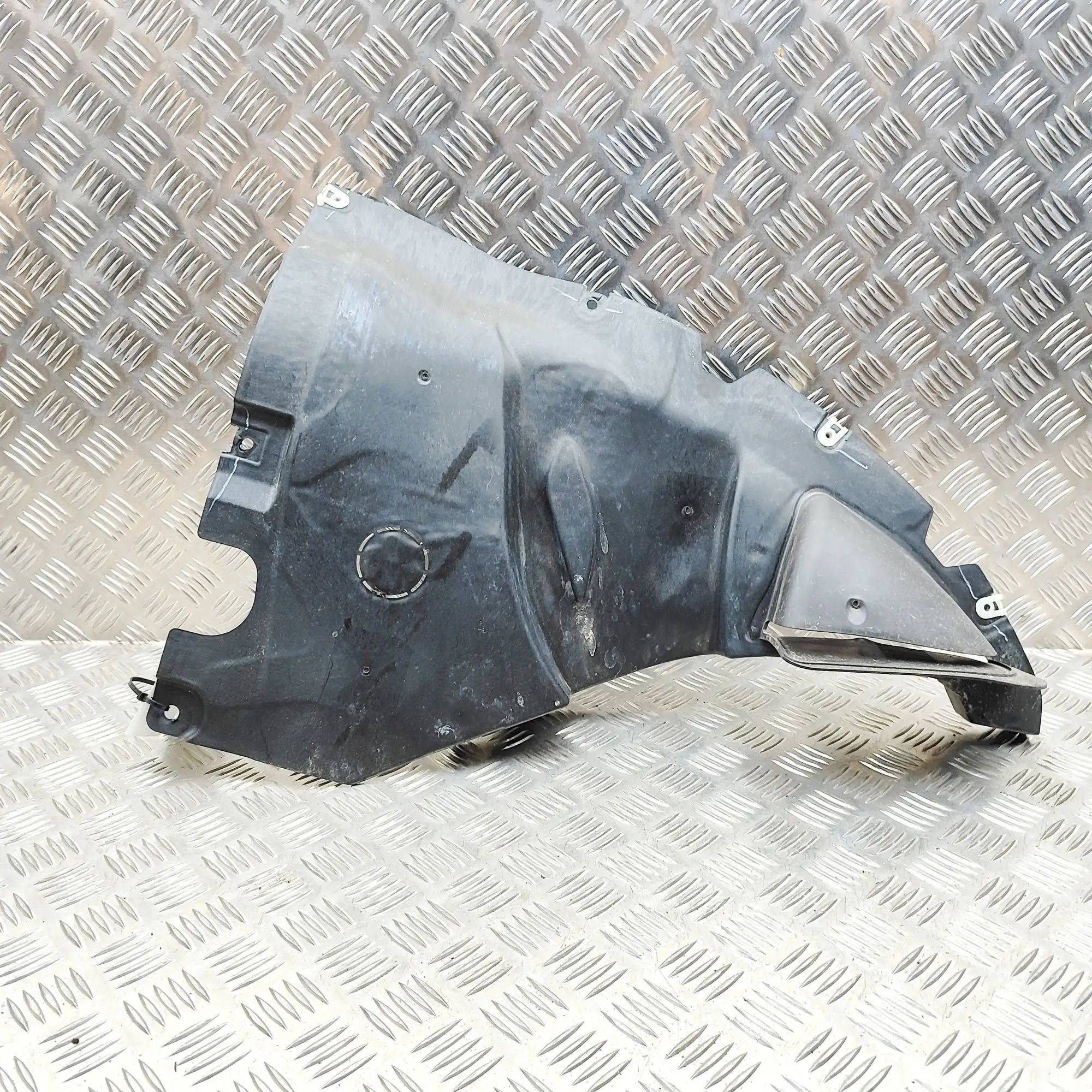 BMW X6 (G06) Wheel arch liner — front — left — front section Wheel arch liner — front — left — front section...