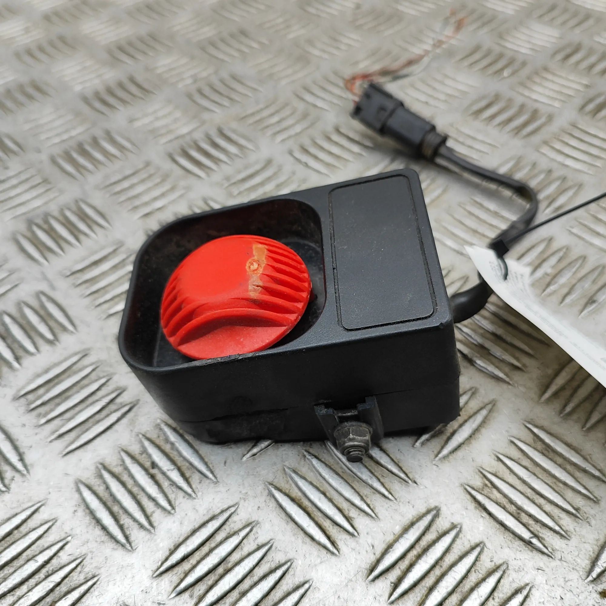 Porsche 911 (996) Alarm siren Alarm siren — PORSCHE 911 (Cabrio 996) (1998-20...