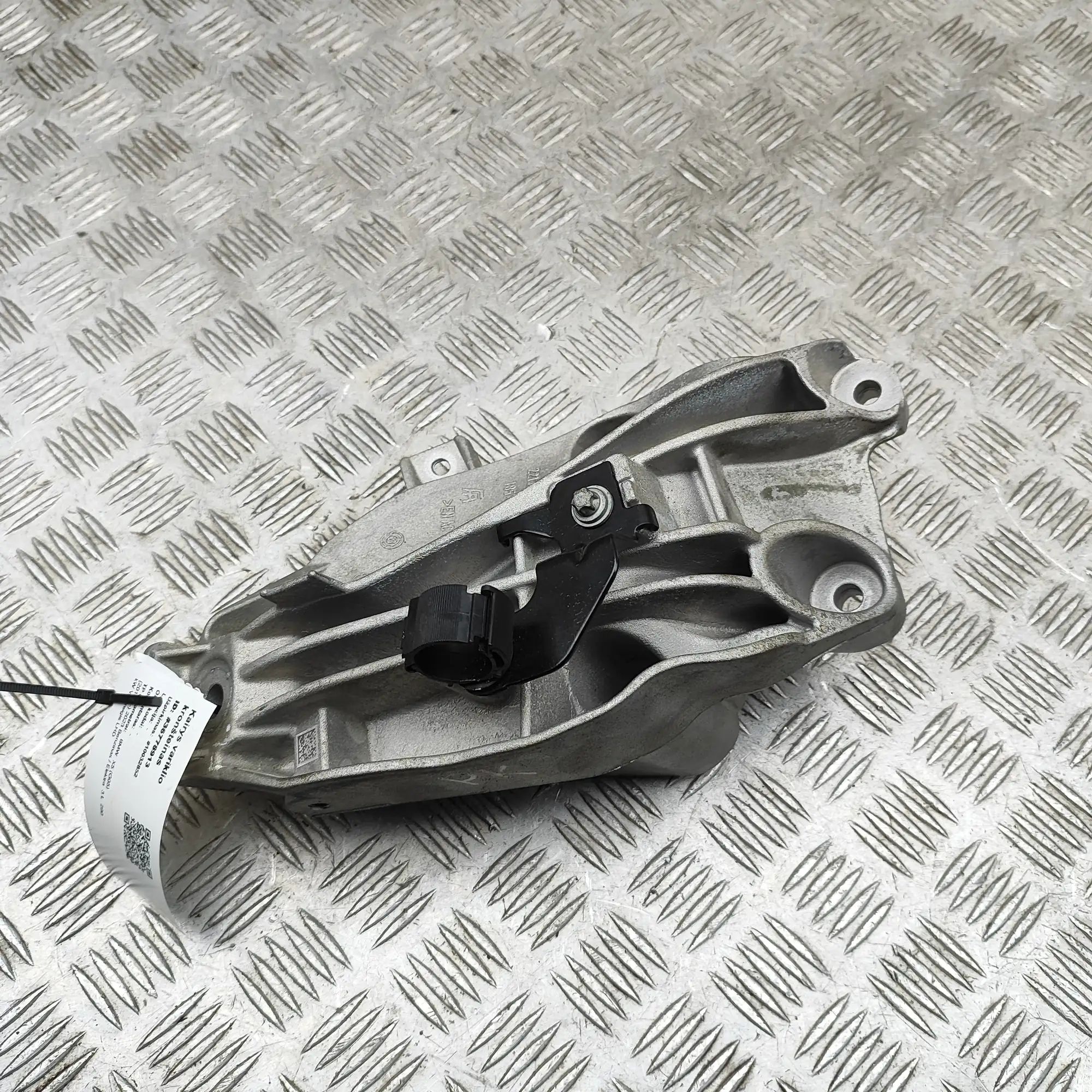 BMW X5 (G05) Left Side Engine Bracket Left Side Engine Bracket — BMW X5 (G05) (2018-....