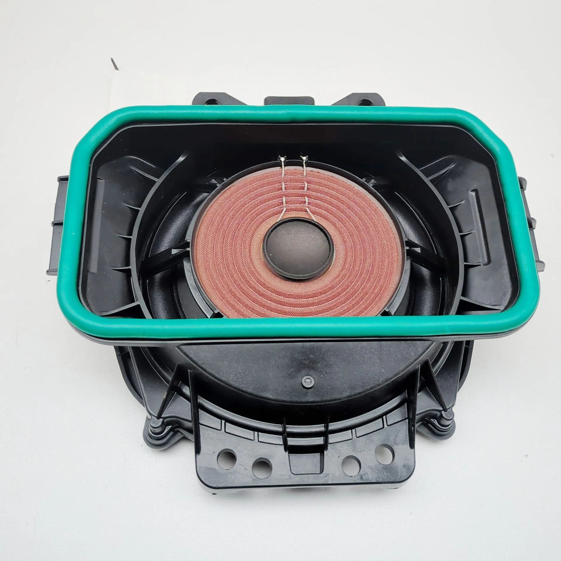 BMW X5 (G05) Bassokaiuttimen Subwoofer — BMW X5 (G05) (2018-...) — 2622516

...
