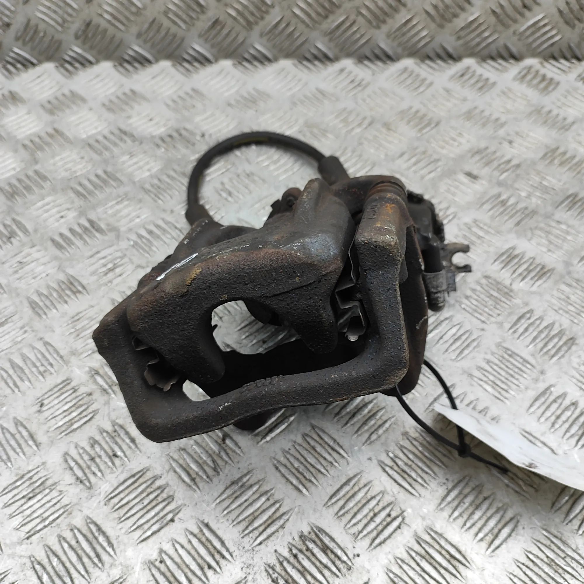 Mercedes-Benz GLA (X156) Brake caliper — rear right Brake caliper — rear right — MERCEDES BENZ GLA ...