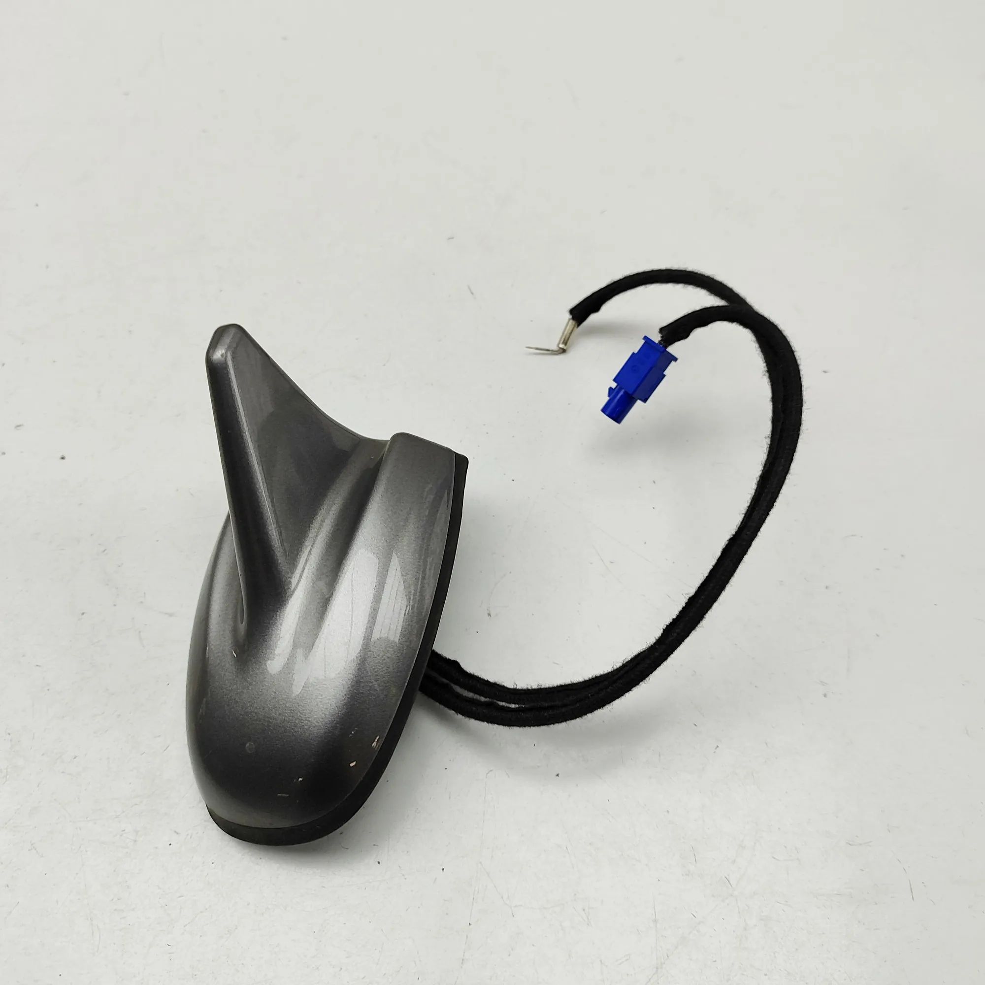 Maserati Levante antenna Antenna — MASERATI LEVANTE (SUV M161) (2016-......