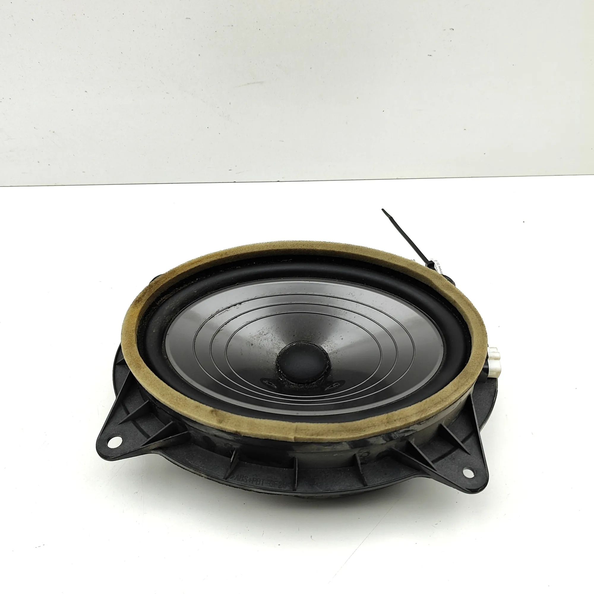 Toyota Land Cruiser 150 Front Left Door Speaker Front Left Door Speaker — TOYOTA LAND CRUISER (...