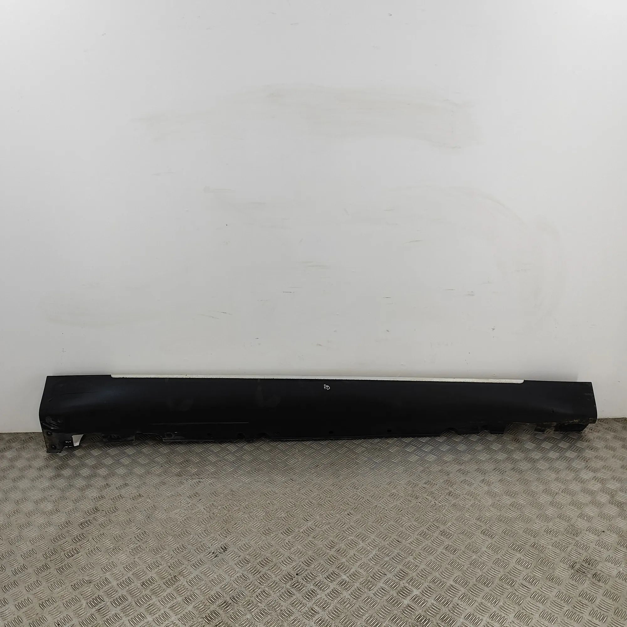 BMW X6 (E71 / E72) Right Side Plastic Sideskirt Cover Right Side Plastic Sideskirt Cover — BMW X6 (E7...