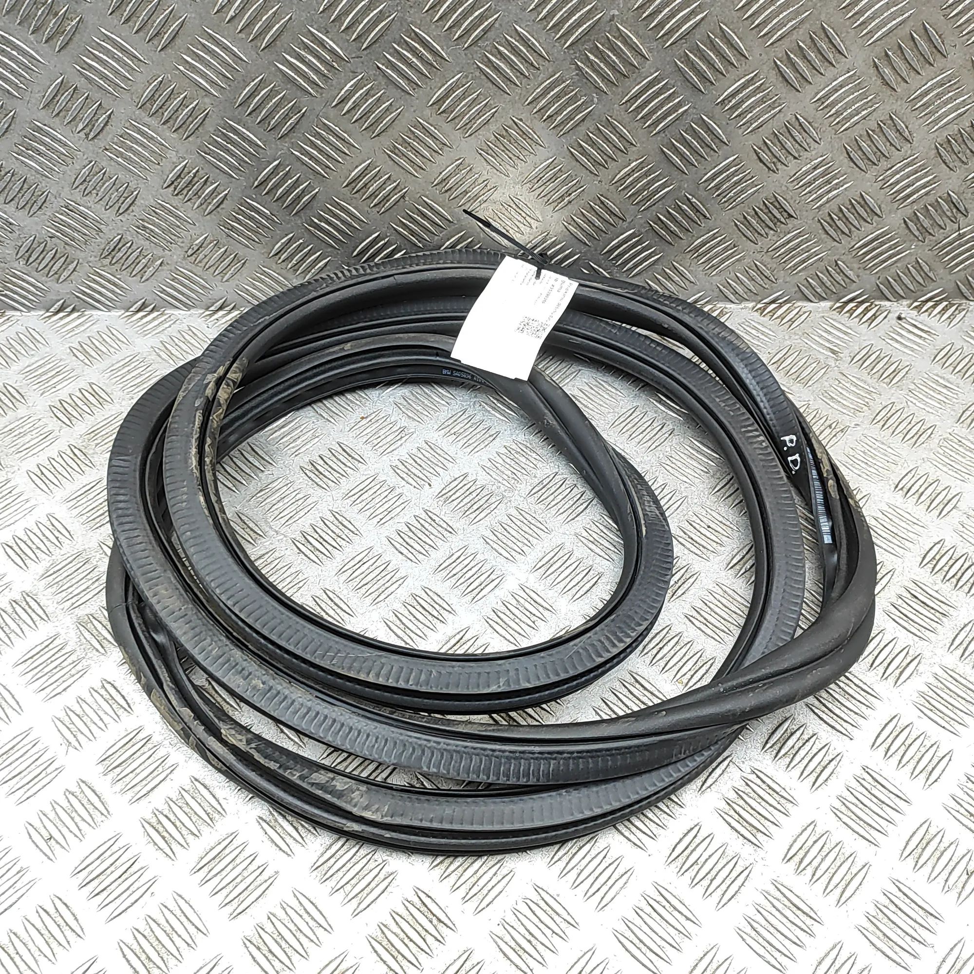 BMW 5 (G30 / G31) Door rubber seal — front right Door rubber seal — front right — BMW 5 SERIES (...