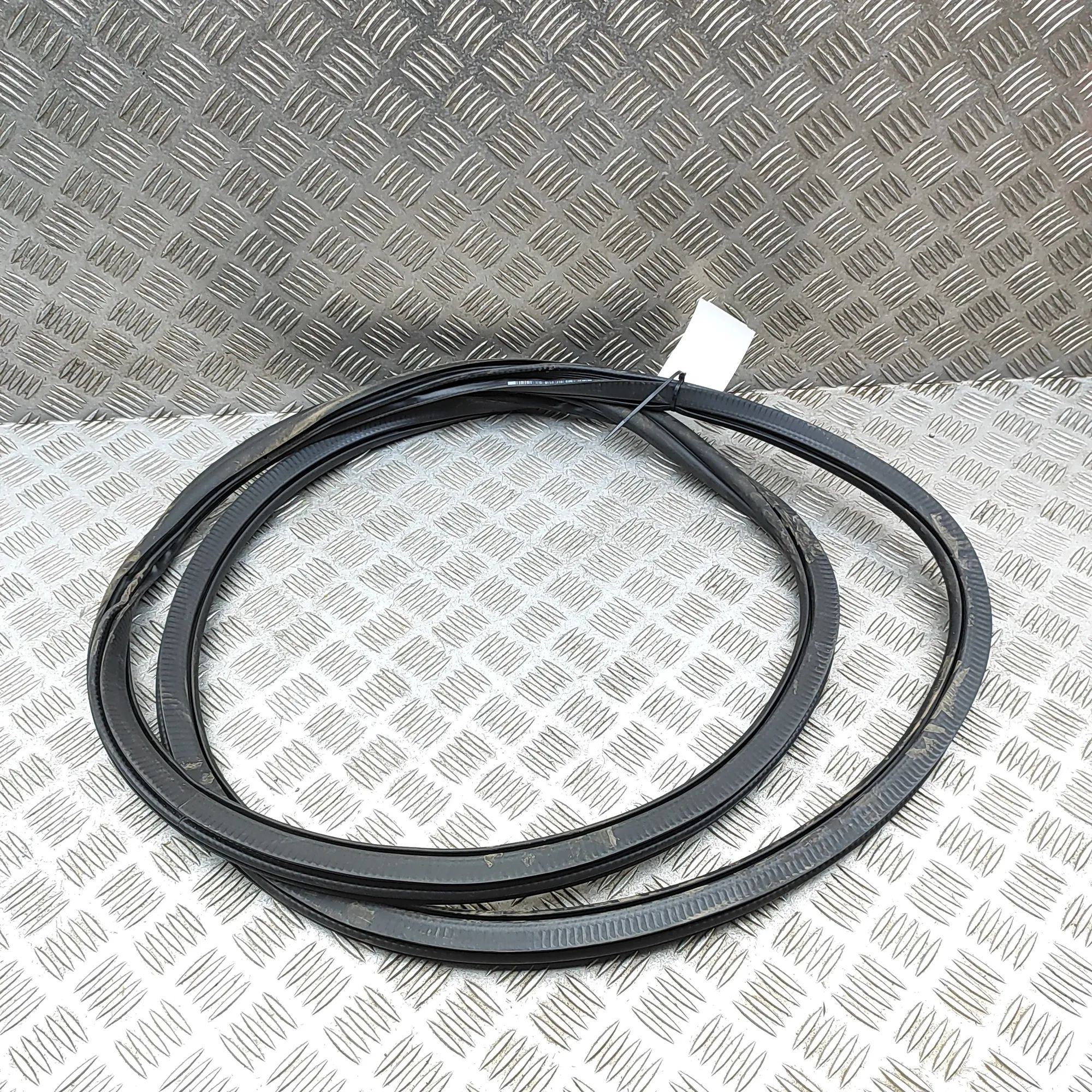 BMW 5 (G30 / G31) Door rubber seal — front left Door rubber seal — front left — BMW 5 SERIES (G...