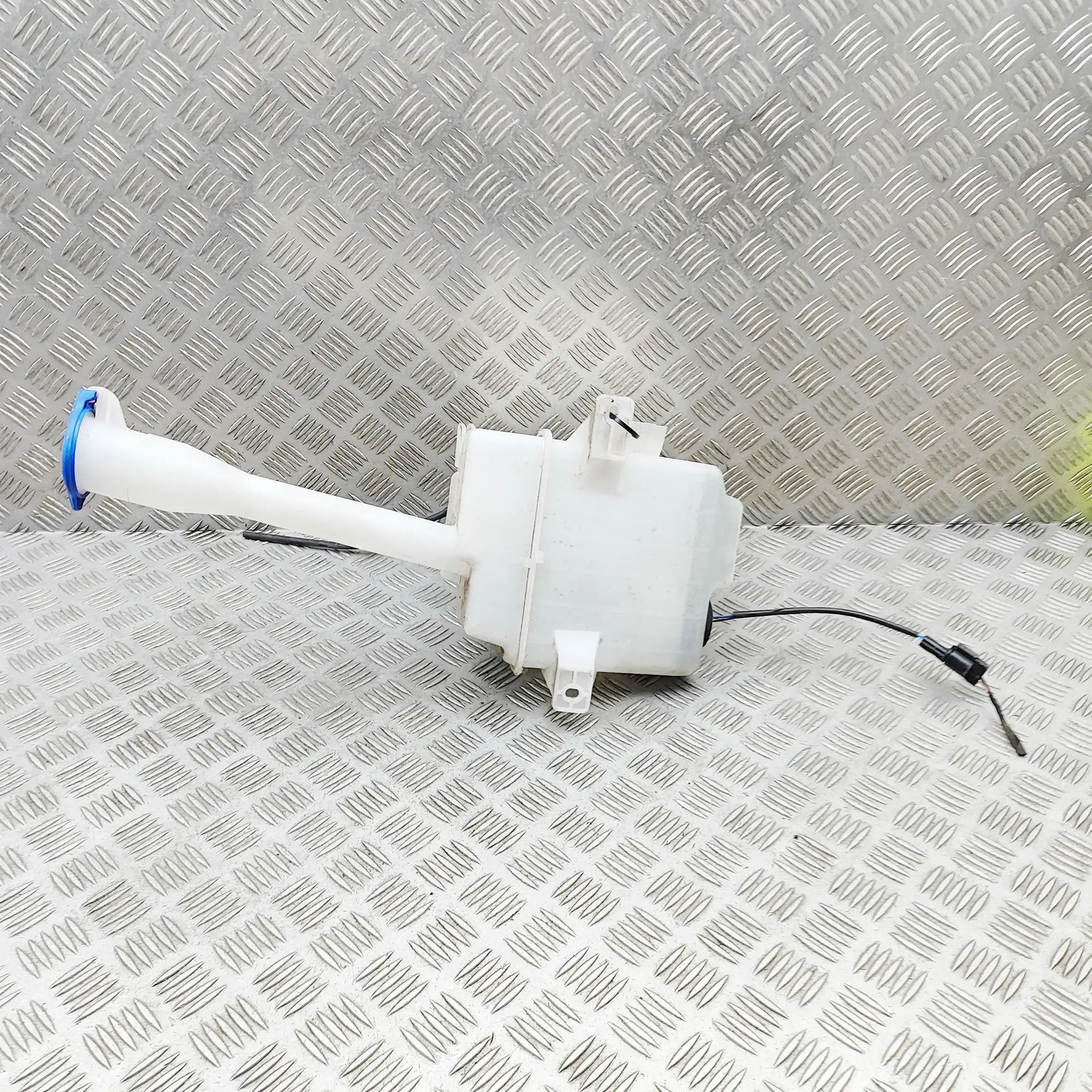 Kia Optima (JF) Window Washer Tank Window Washer Tank — KIA OPTIMA (2015-...) — 98...