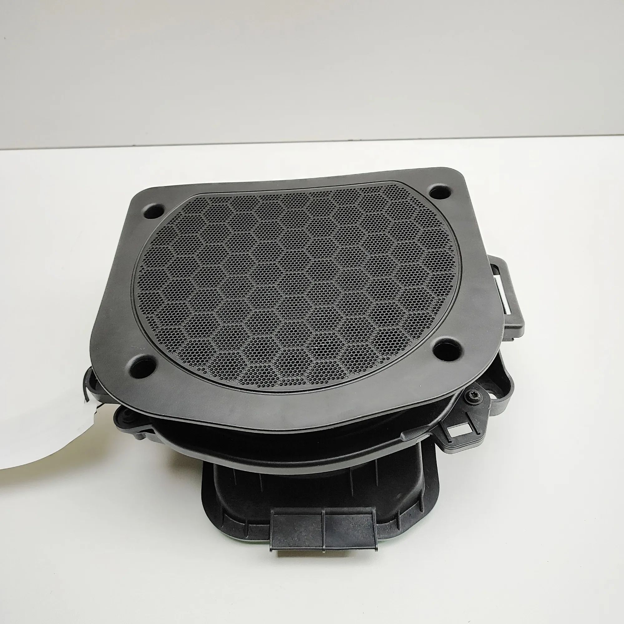 BMW X5 (G05) Floor subwoofer — right Floor subwoofer — right — BMW X5 (G05) (2018-.....