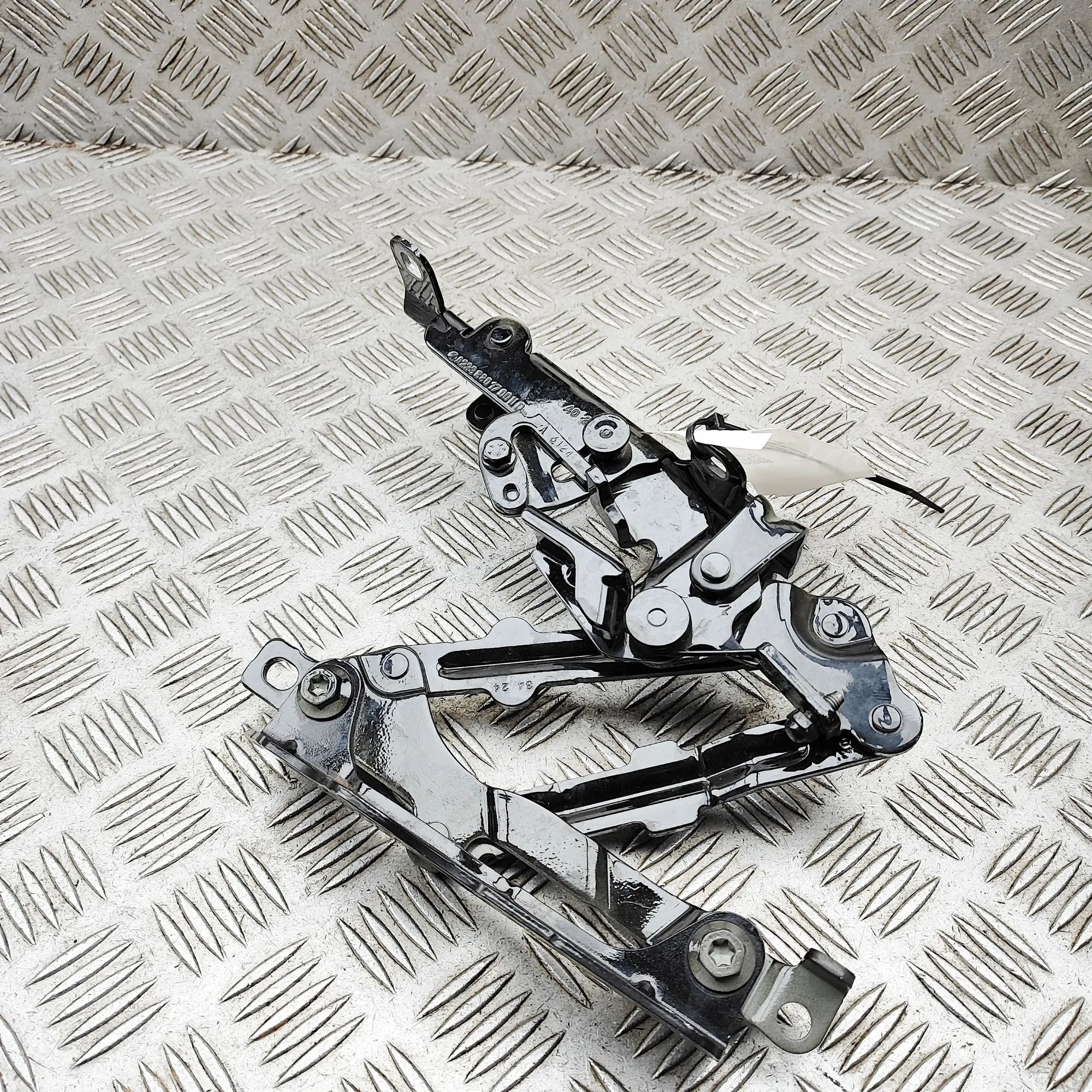 Mercedes-Benz A (W177) Bonnet hinge — front left Bonnet hinge — front left — MERCEDES BENZ S-CLA...
