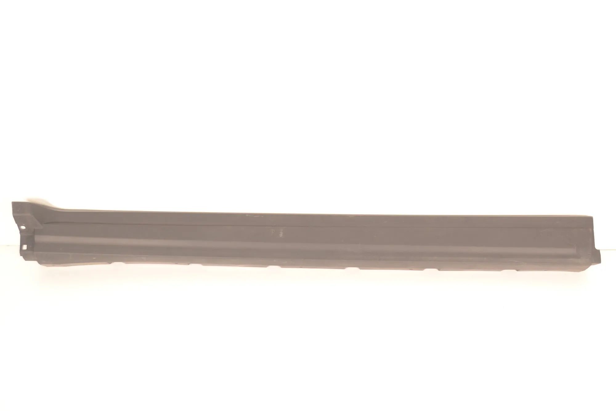 Maserati Levante Right Side Plastic Sideskirt Cover Right Side Plastic Sideskirt Cover — MASERATI L...