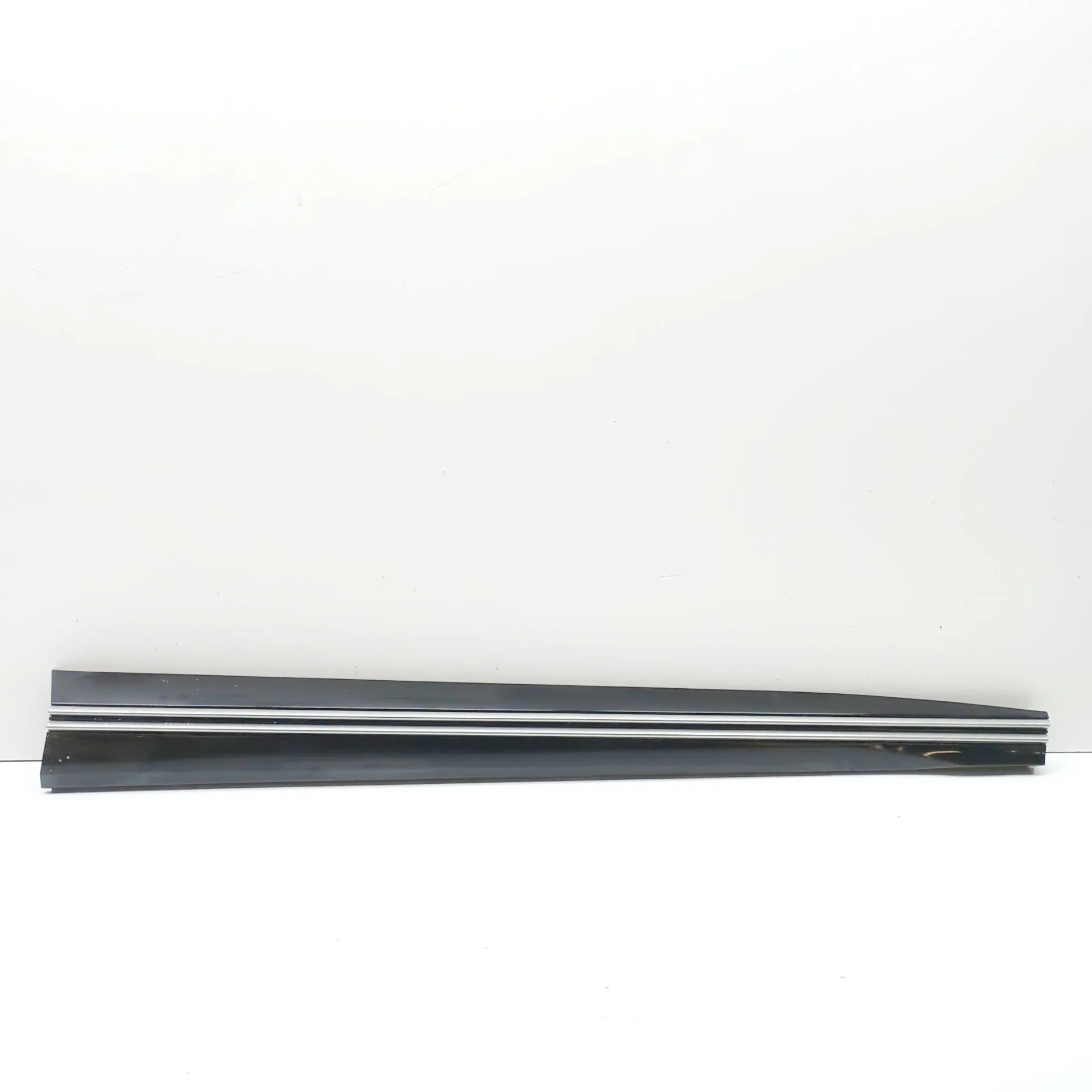 Kia EV6 Front Right Door Lower Molding Front Right Door Lower Molding — KIA EV6 (CV) (...