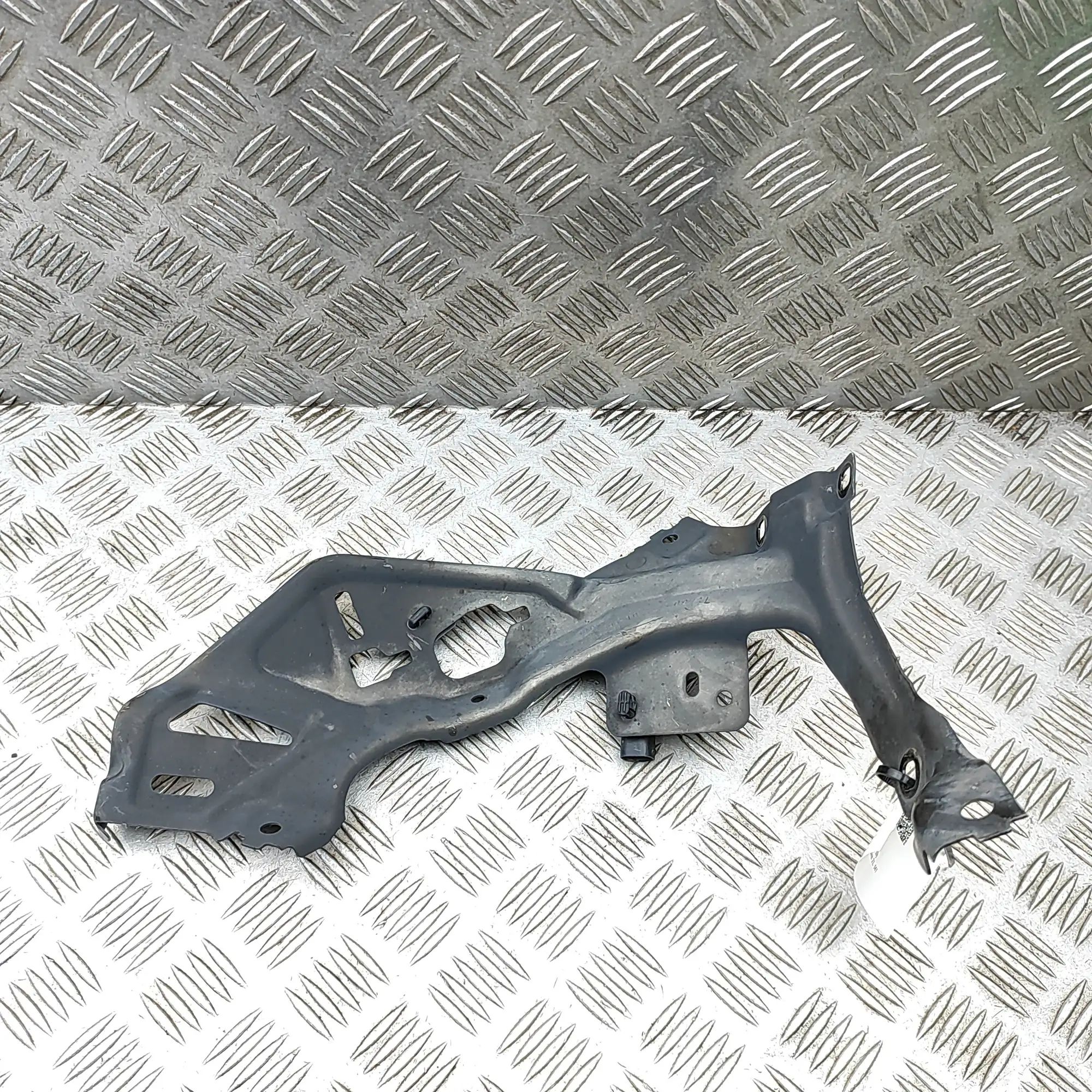 Mini One, Cooper (F55 / F56 / F57) Left Headlight Bracket