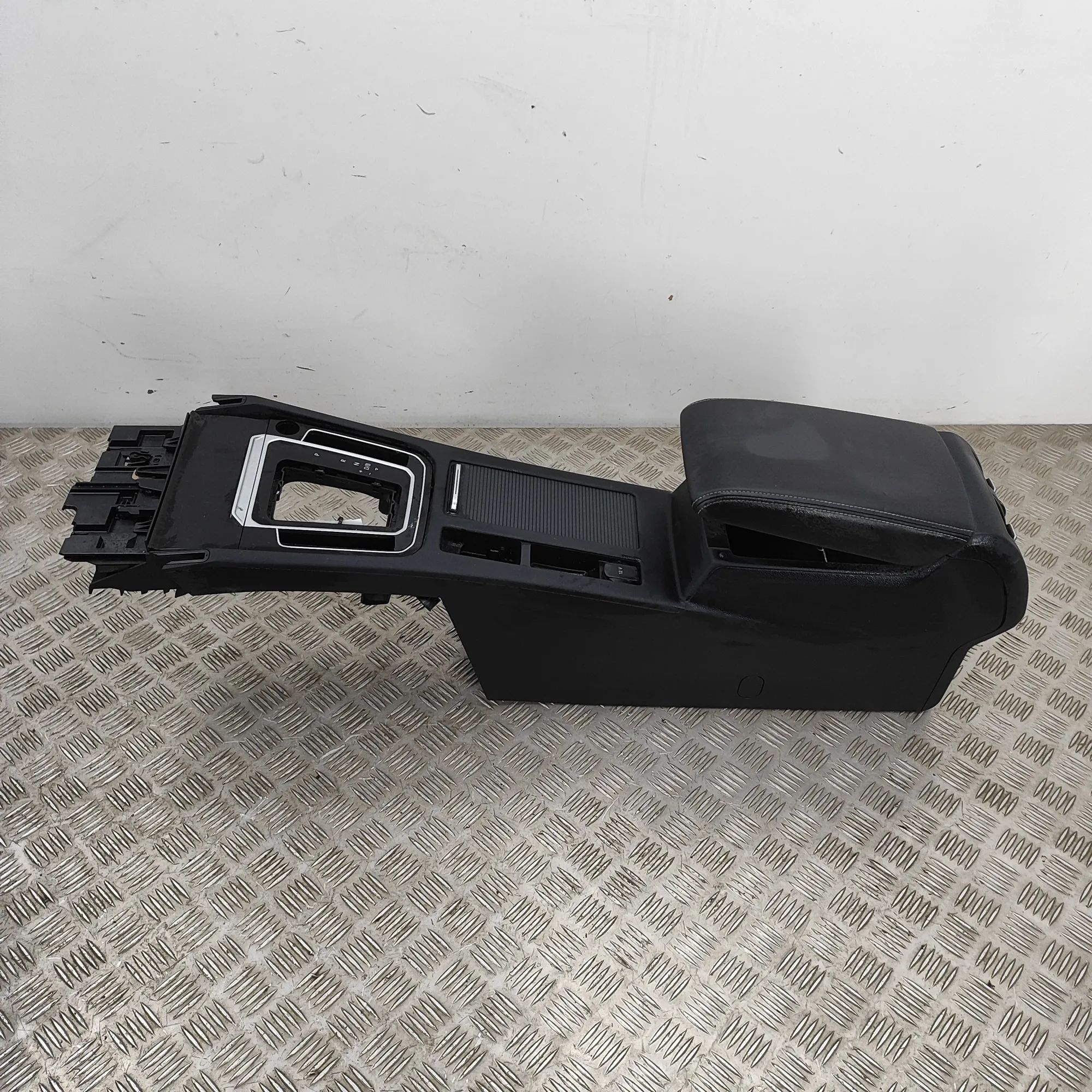 Volkswagen Arteon center console center Console — VW ARTEON (3H7) (2017-...) — 3...
