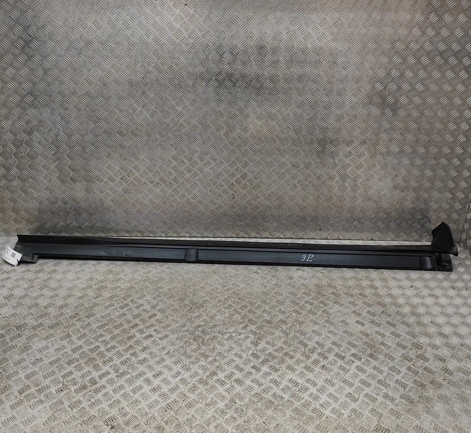 Jaguar I-Pace Left Side Plastic Sideskirt Cover Left Side Plastic Sideskirt Cover — JAGUAR I-PA...