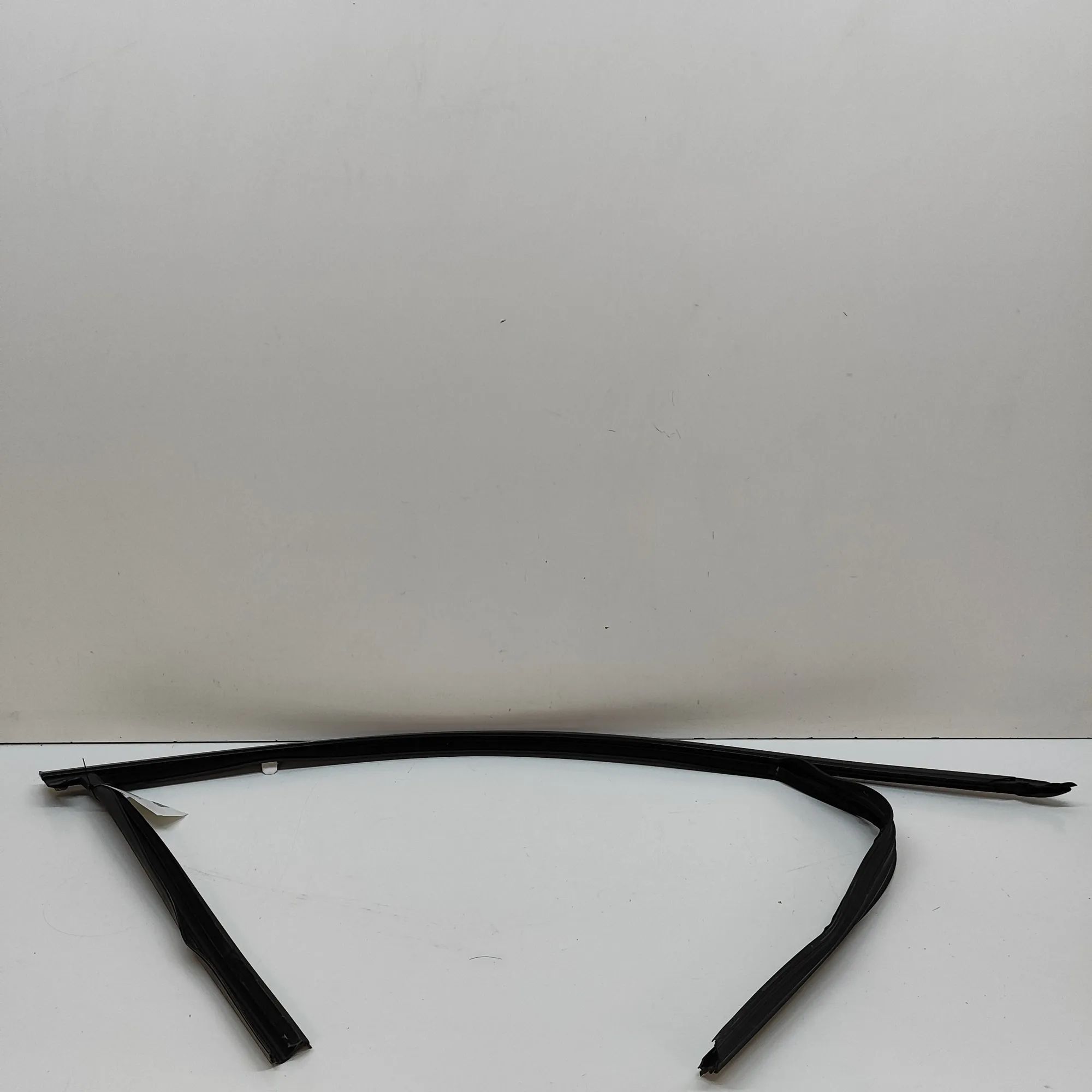 BMW 5 / i5 (G60 / G61) Upper door trim strip — front right Upper door trim strip — front right — BMW 5 SER...
