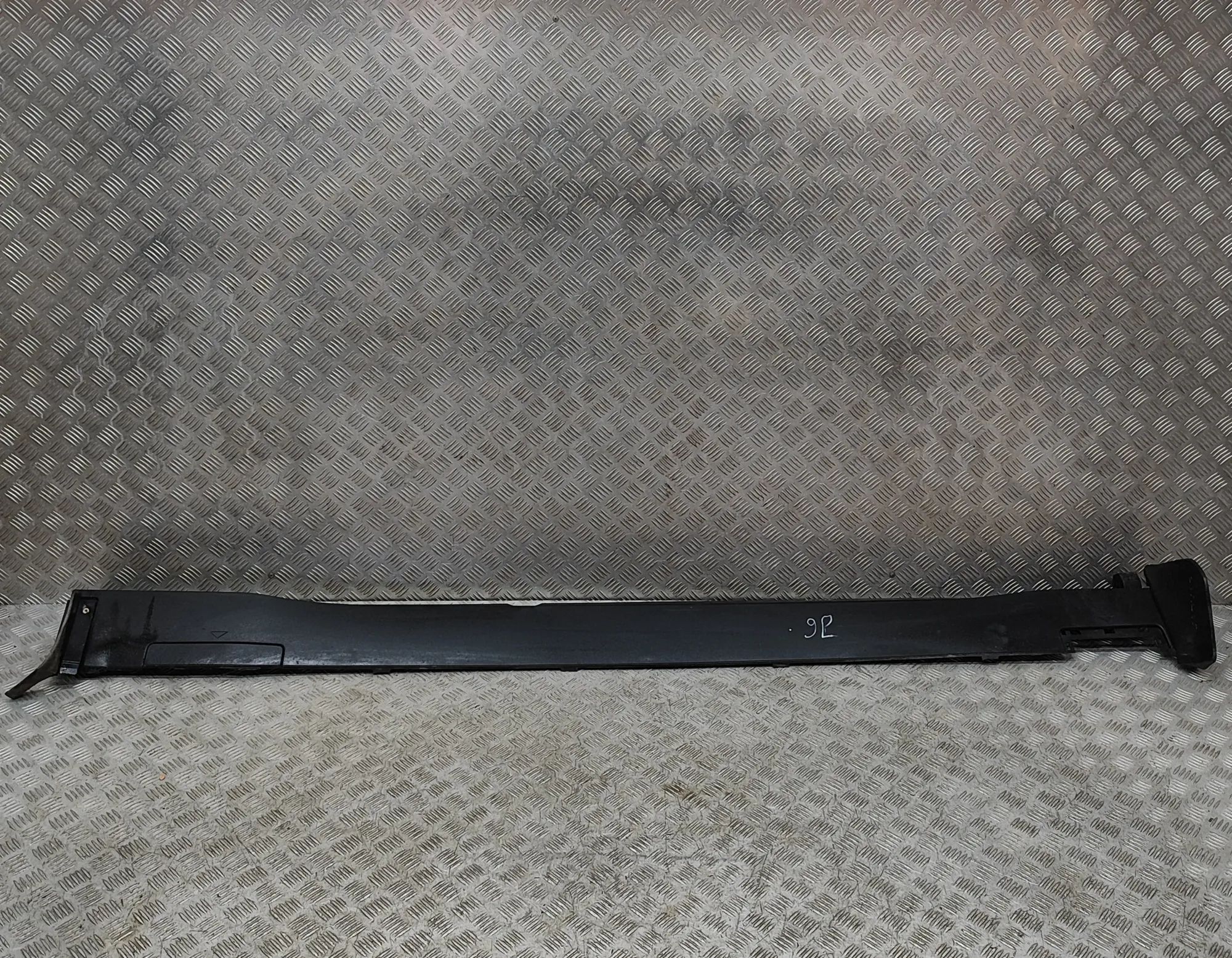 Jaguar I-Pace Right Side Plastic Sideskirt Cover Right Side Plastic Sideskirt Cover — JAGUAR I-P...