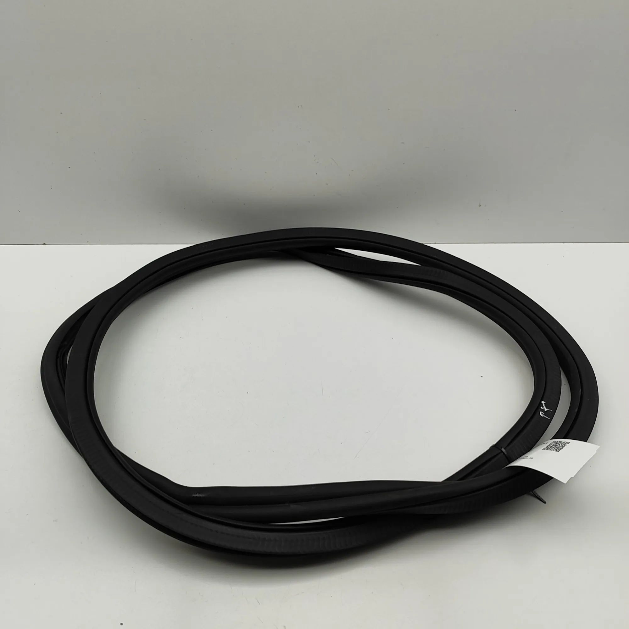 BMW 5 / i5 (G60 / G61) Door rubber seal — front left Door rubber seal — front left — BMW 5 SERIES (G...
