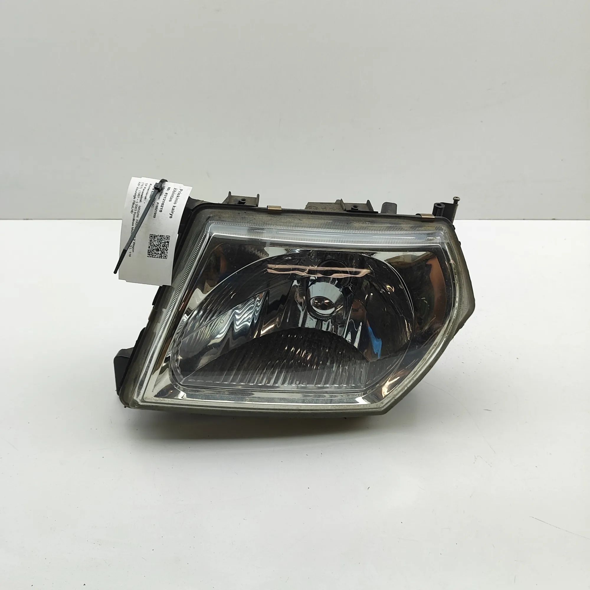 Nissan Patrol (Y61) Front Left Headlight Front Left Headlight — NISSAN PATROL (GR V Wago...