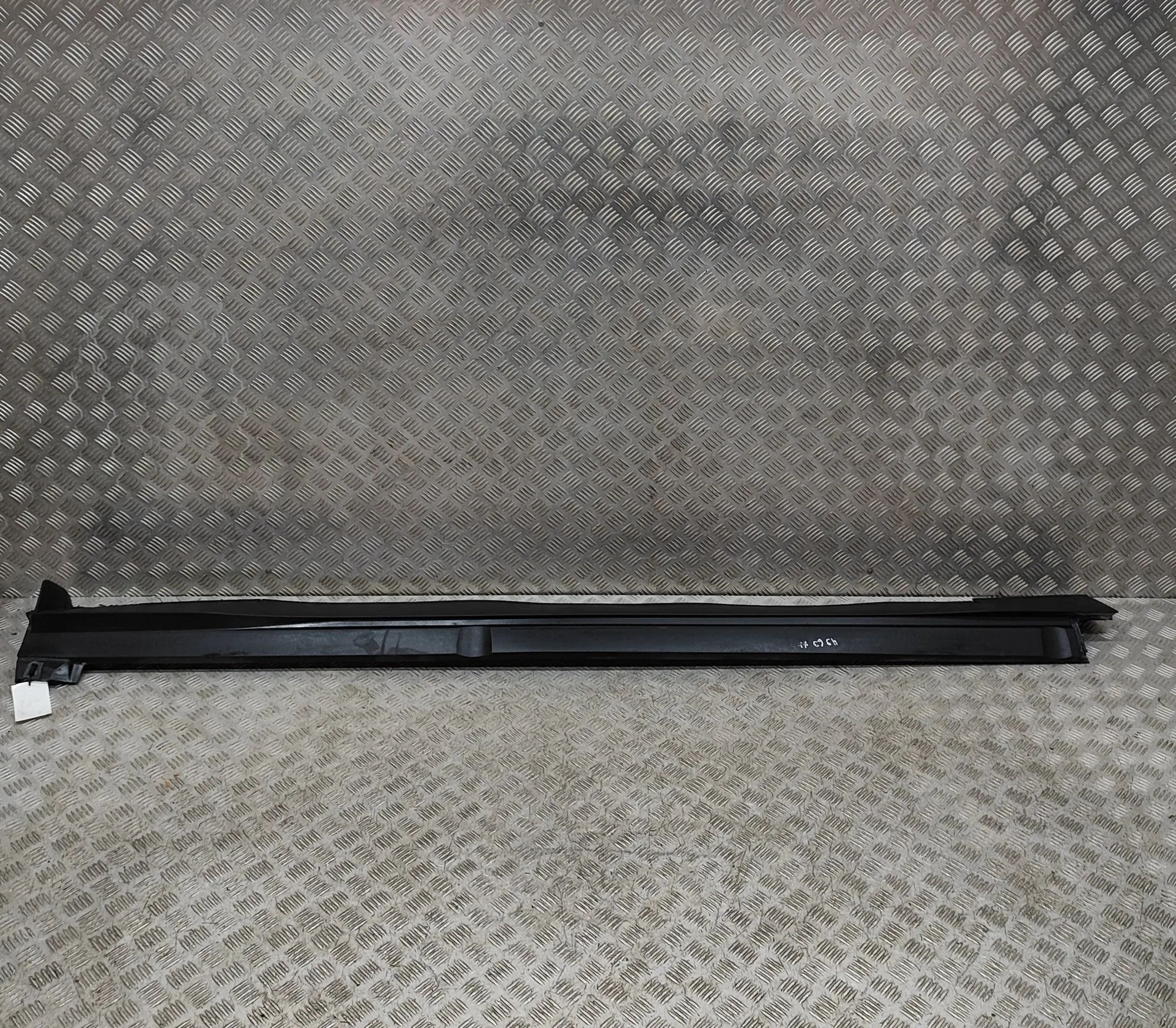 Jaguar I-Pace Left Side Plastic Sideskirt Cover Left Side Plastic Sideskirt Cover — JAGUAR I-PA...