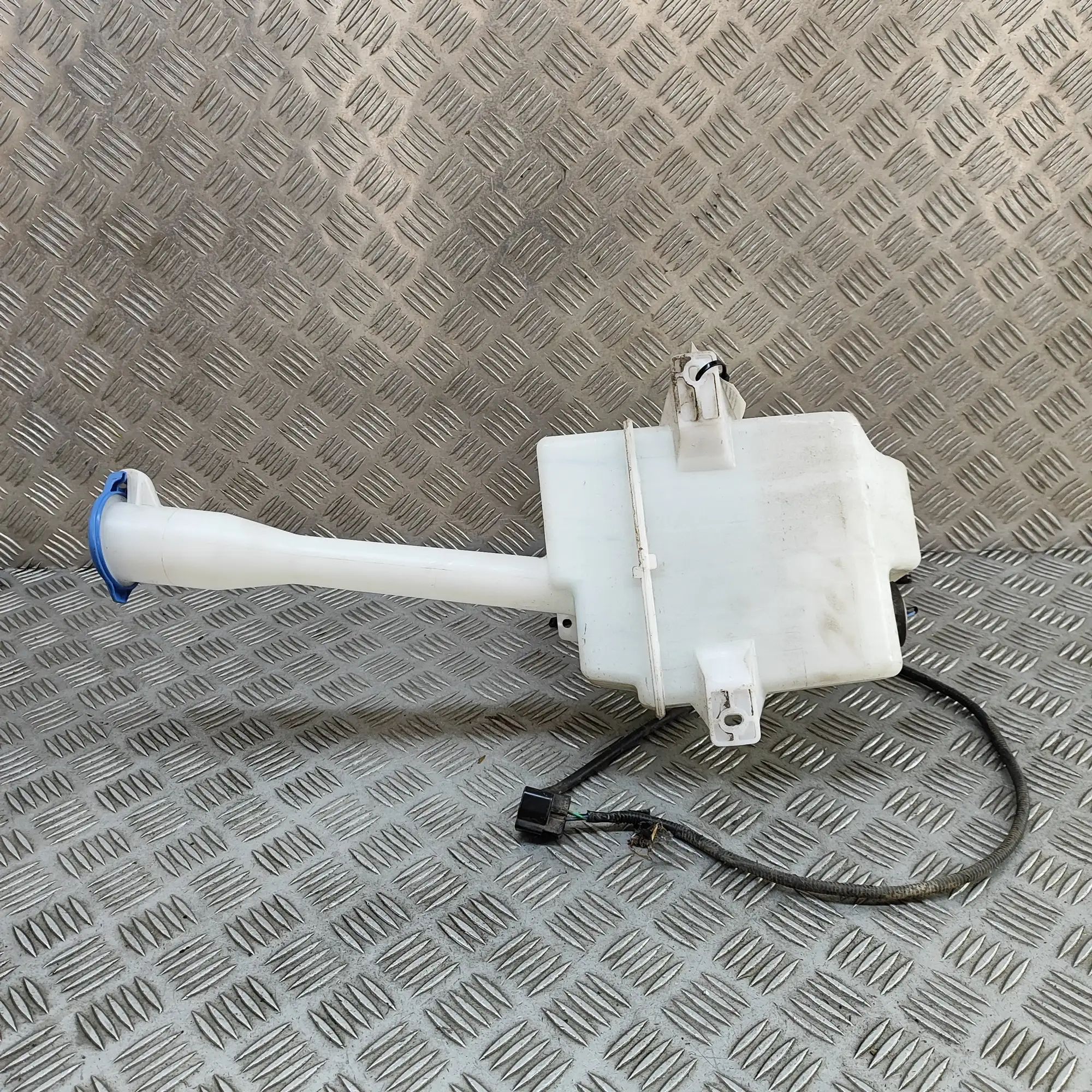Kia Optima (JF) Window Washer Tank Window Washer Tank — KIA OPTIMA (Sportswagon) (...