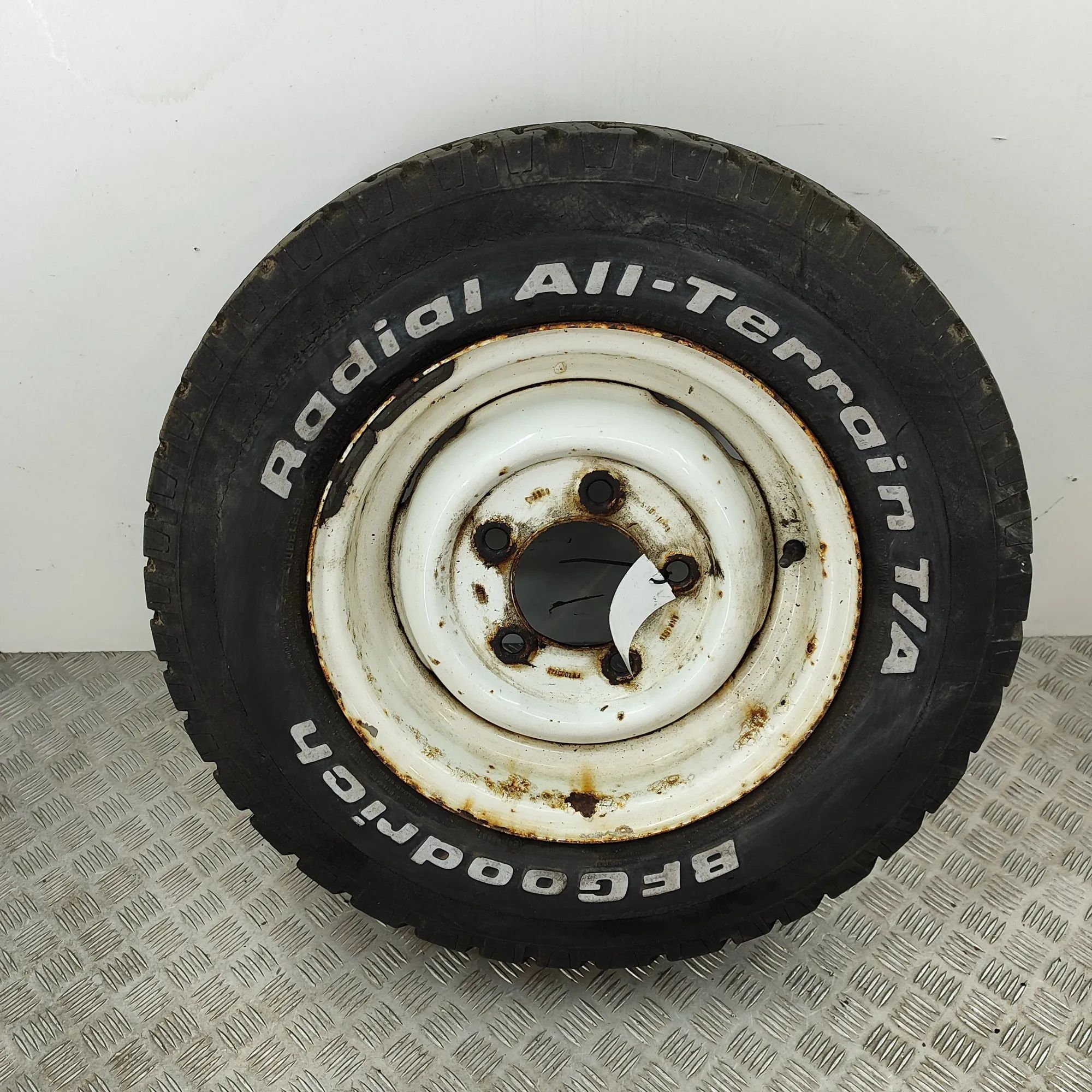 Land Rover Defender Alloy Wheel Alloy wheel — LAND ROVER DEFENDER (L315 Station...