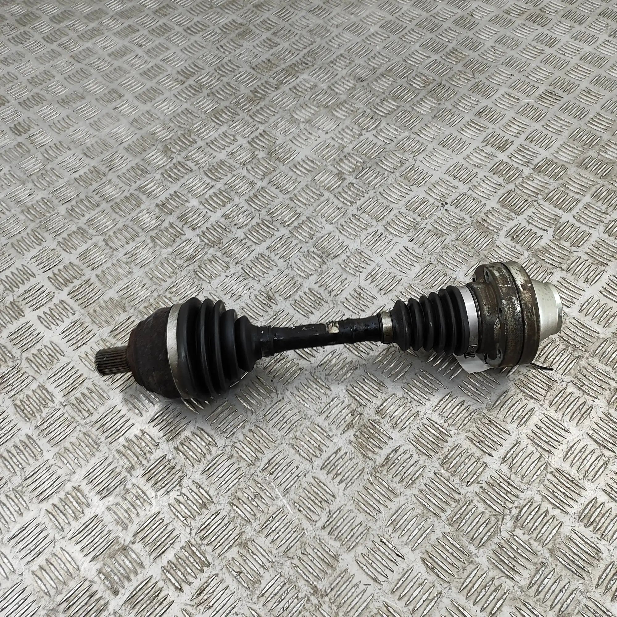 Volkswagen Amarok Front Left Driveshaft Front Left Driveshaft — VW AMAROK (2H_, S1B) (2...