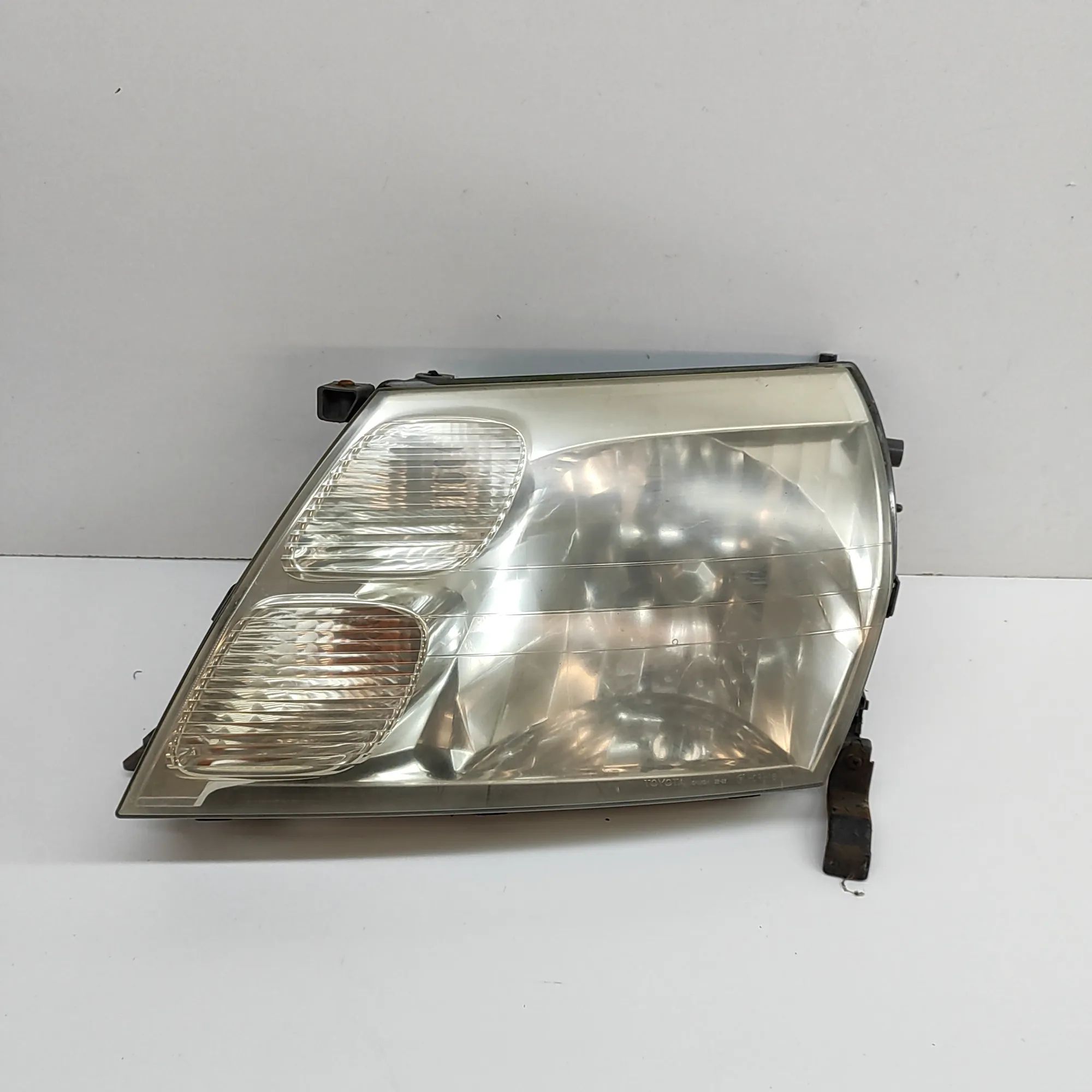 Toyota Hiace (H100) Front Left Headlight
