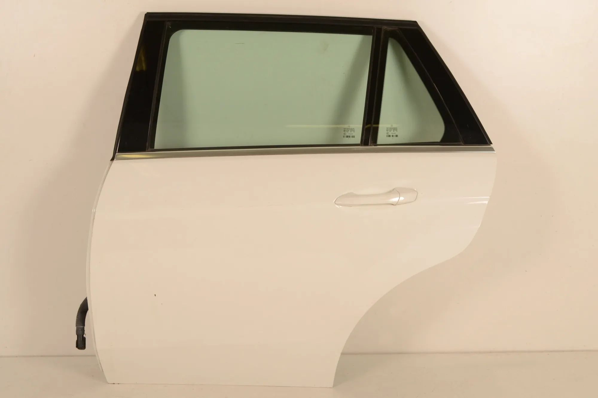 Mercedes-Benz A (W176) Door — rear left Door — rear left — MERCEDES BENZ E-CLASS (W212)...