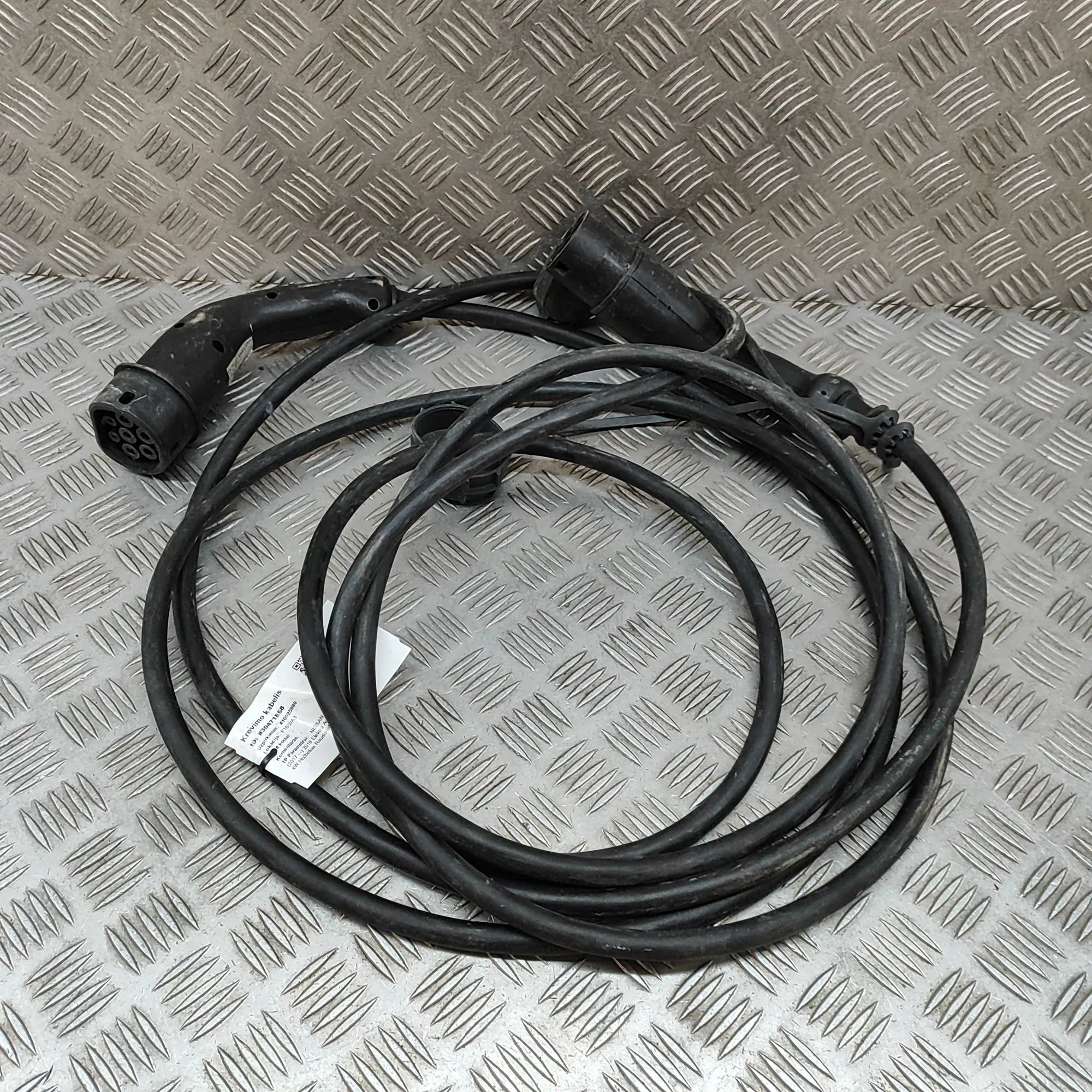Nissan Leaf Battery Charging Cable Battery charging cable — NISSAN LEAF (ZE1) (201...