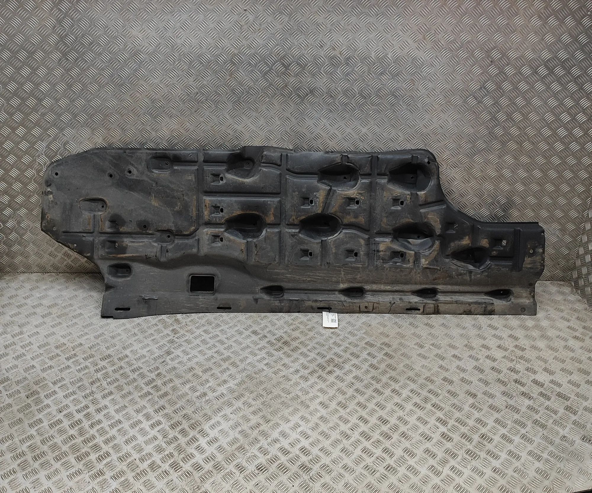Maserati Levante Underbody cover — left Underbody cover — left — MASERATI LEVANTE (SUV ...