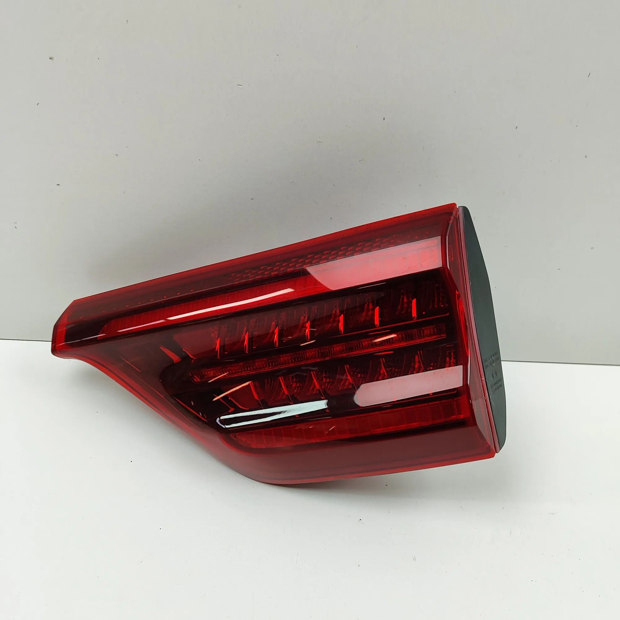 Kia Sportage Right Side Tailgate Tail Light Right Side Tailgate Tail Light — KIA SPORTAGE (...