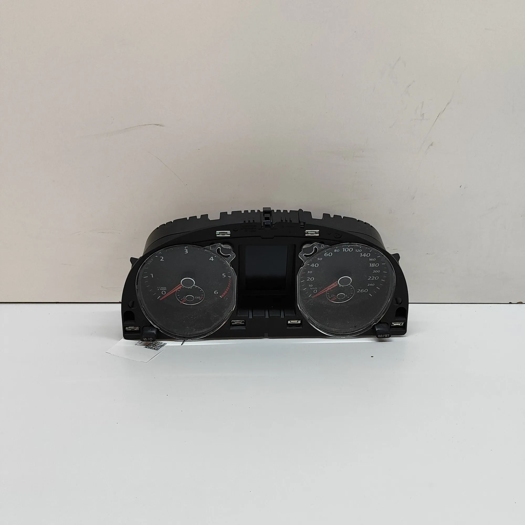 Volkswagen Passat (B7) Instrument Cluster Speedometer Instrument Cluster Speedometer — VW PASSAT (Var...