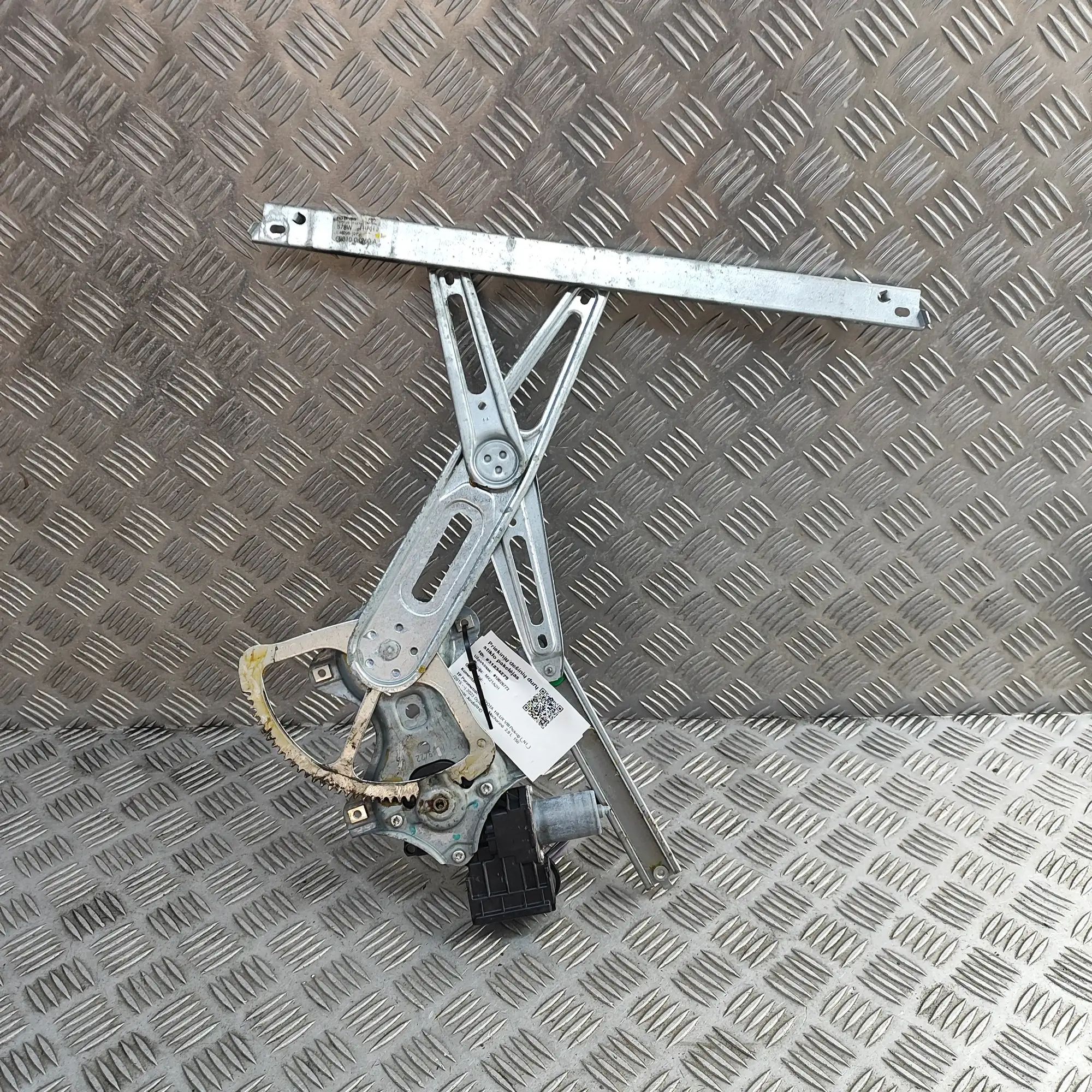 Toyota Hilux Front Right Door Window Regulator Front Right Door Window Regulator — TOYOTA HILU...