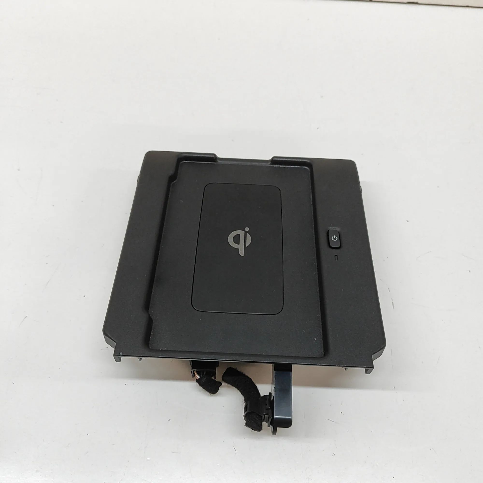 Lexus NX Wireless charging pad Wireless charging pad — LEXUS NX (_Z1_) (2014-....