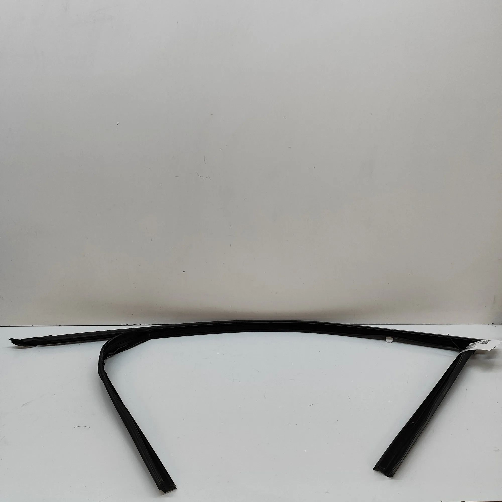 BMW 5 / i5 (G60 / G61) Upper door trim strip — front left Upper door trim strip — front left — BMW 5 SERI...