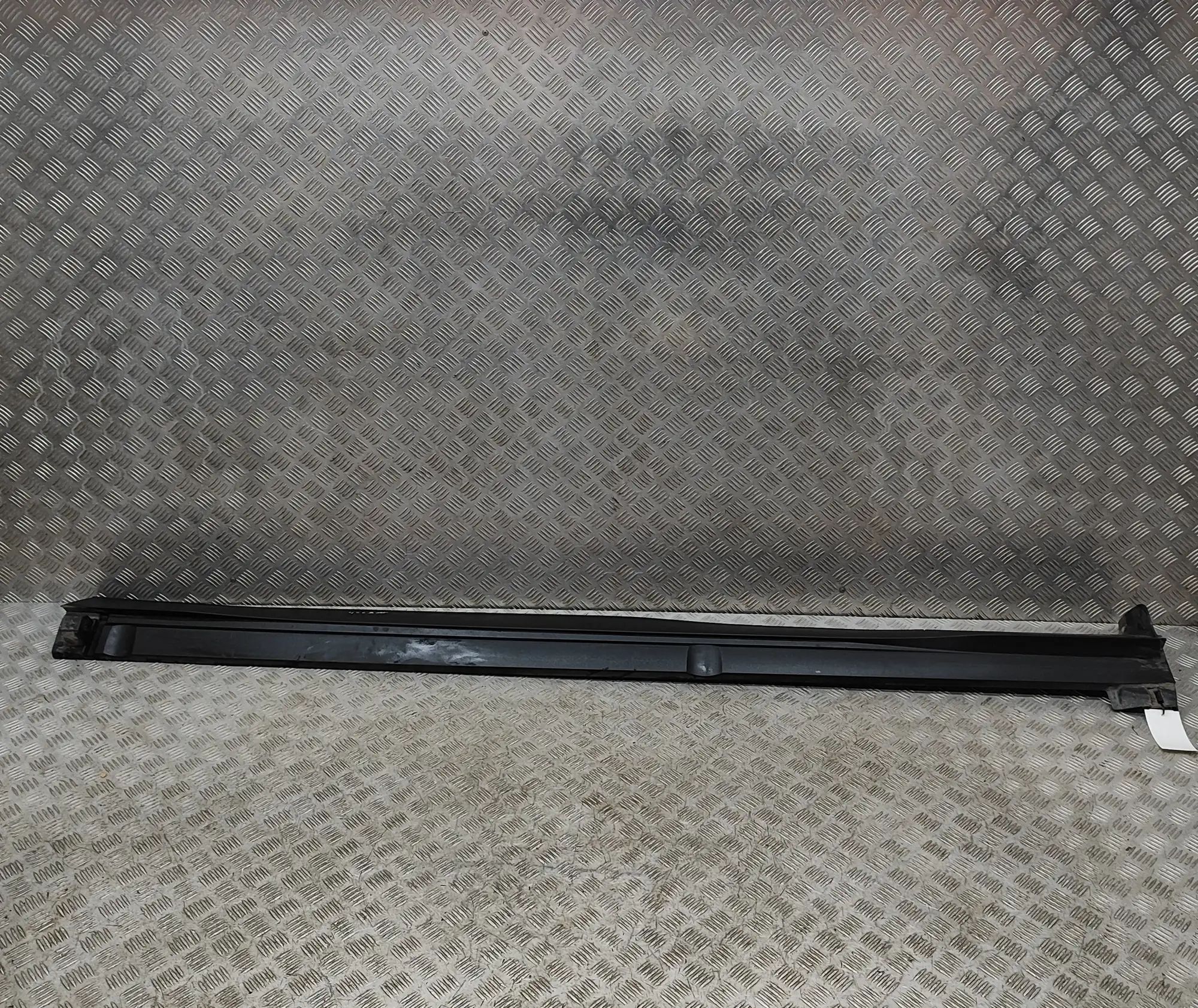 Jaguar I-Pace Right Side Plastic Sideskirt Cover Right Side Plastic Sideskirt Cover — JAGUAR I-P...