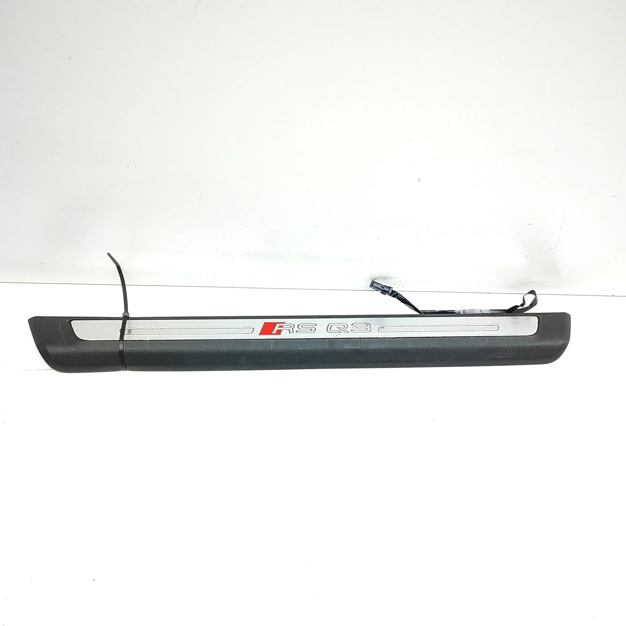 Audi Q3 (F3) Sill trim — front left Sill trim — front left — AUDI Q3 (Sportback F3N...