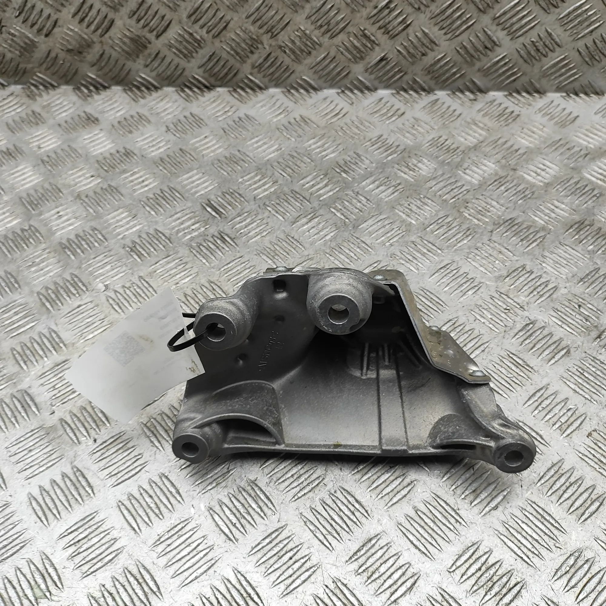 BMW X5 (G05) Right Side Engine Bracket Right Side Engine Bracket — BMW X5 (G05) (2018-...