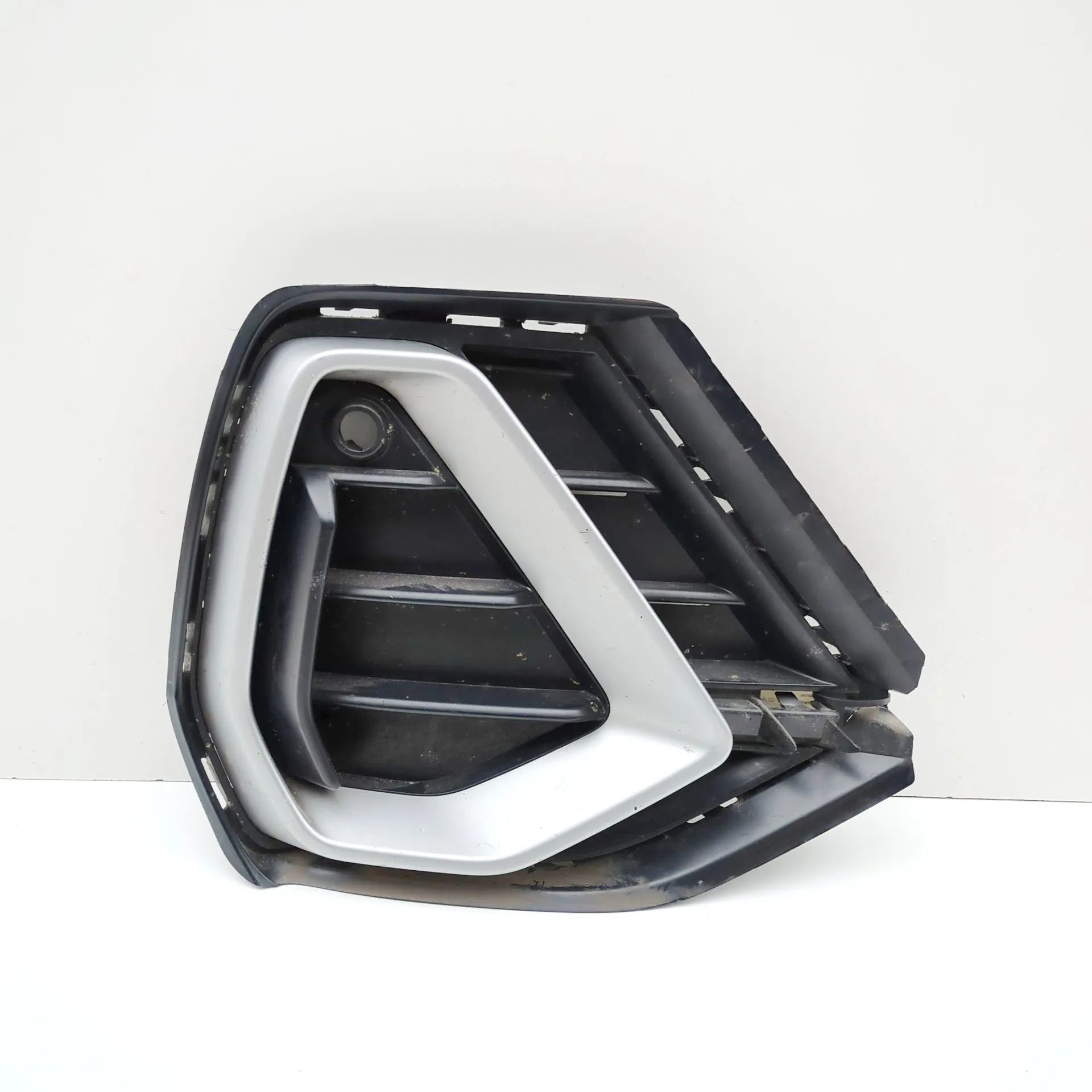 Audi Q3 (F3) Front Right Grill Front Right Grill — AUDI Q3 (Sportback F3N) (20...