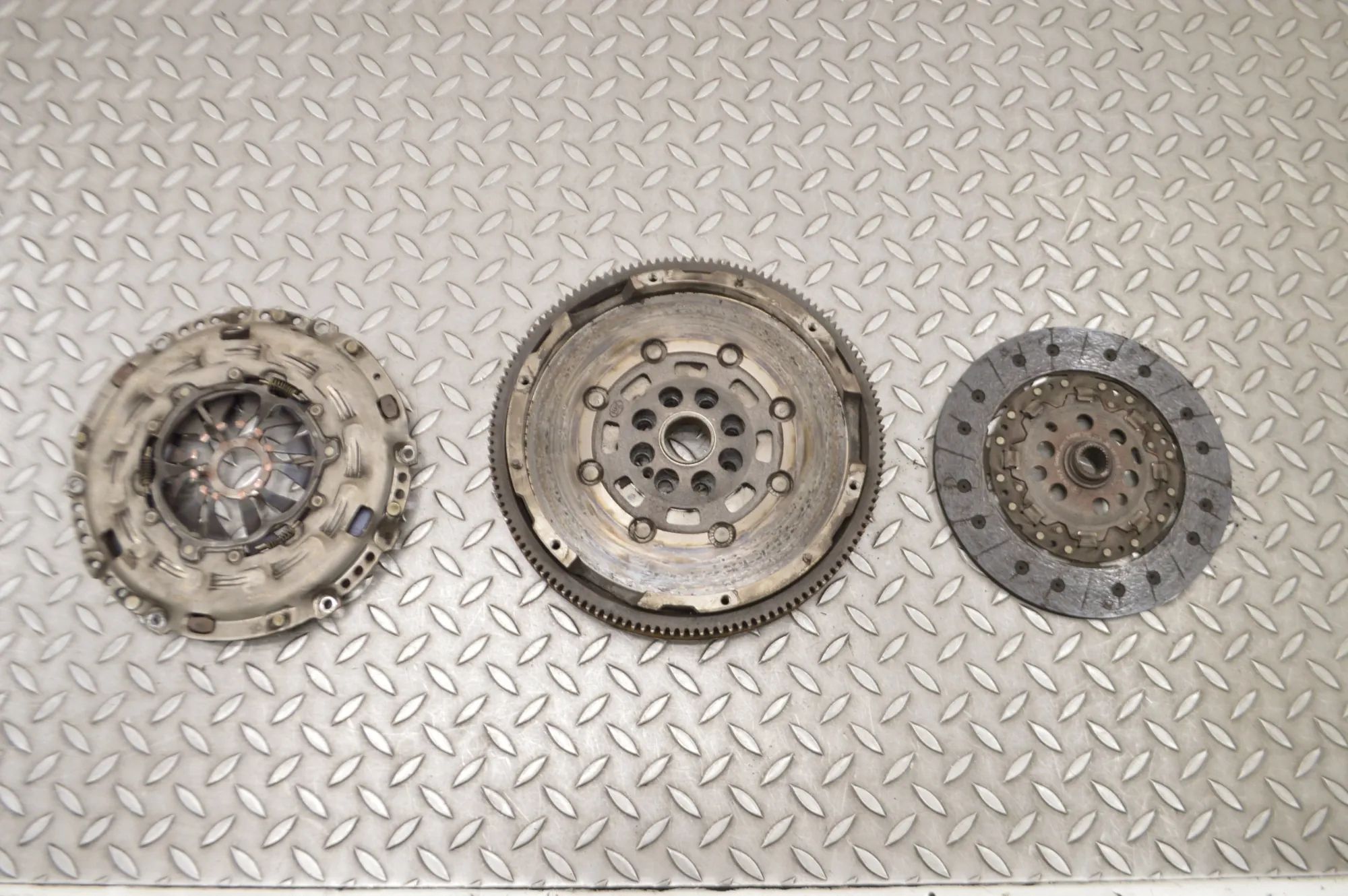 Audi TT (8J) clutch kit Clutch kit — AUDI TT (8J) (2006-2014) — 06J1052...