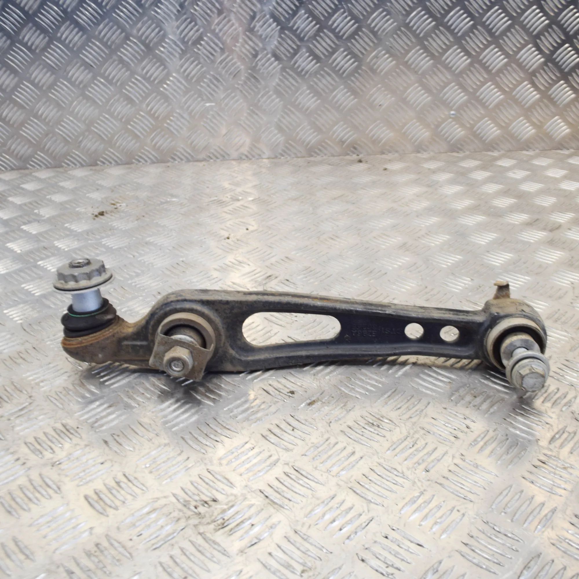 Land Rover Discovery Front Left Straight Control Arm Front Left Straight Control Arm — LAND ROVER DI...