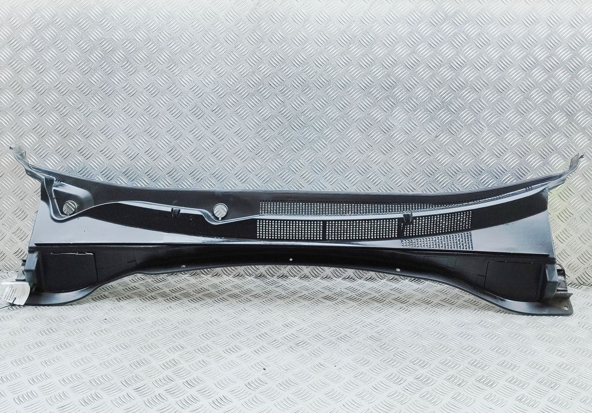 Hyundai Santa Fe Front Wiper Cowl Trim Front Wiper Cowl Trim — HYUNDAI SANTA (FÉ III D...
